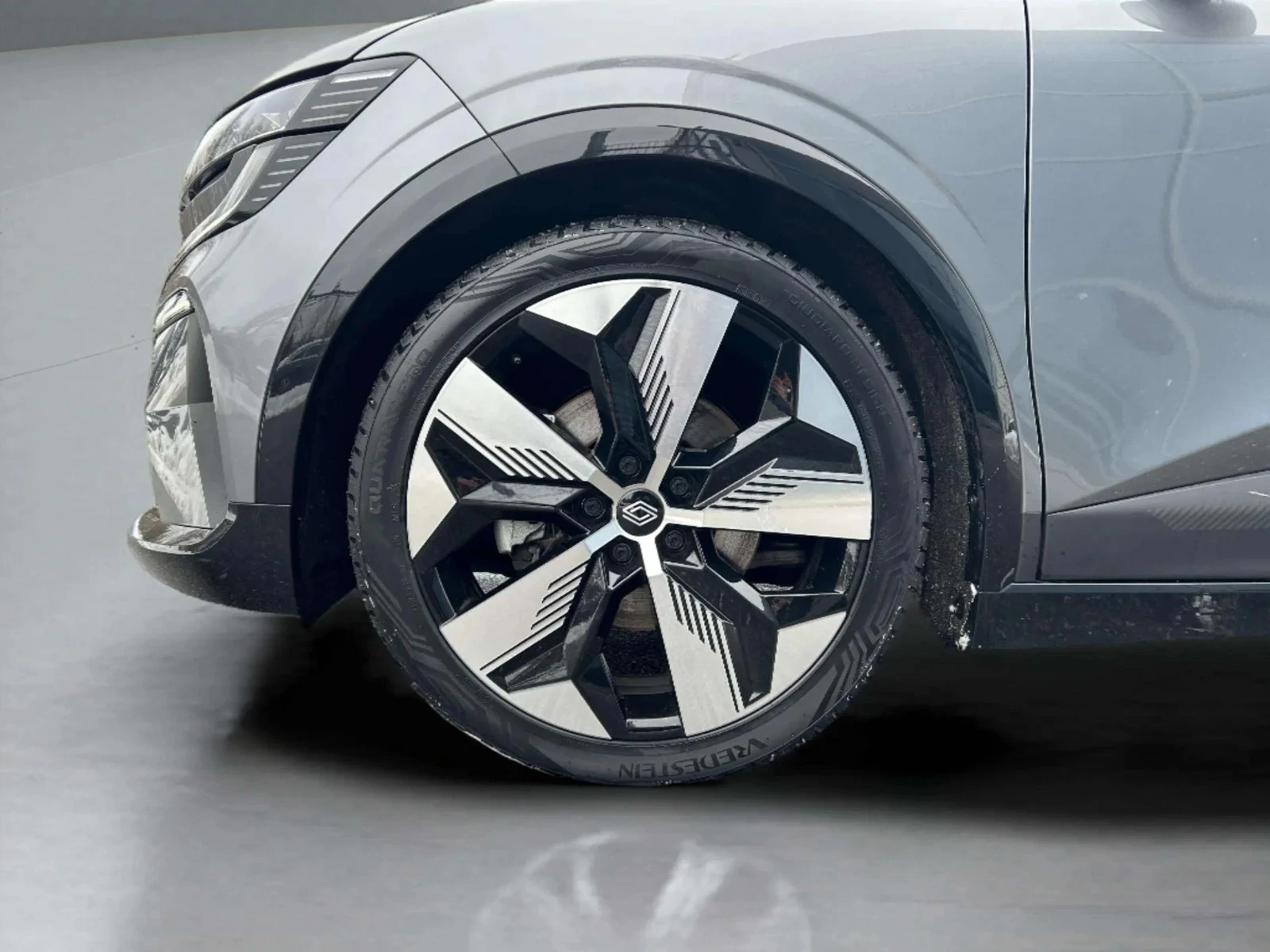 Renault-Megane E-Tech-image-8