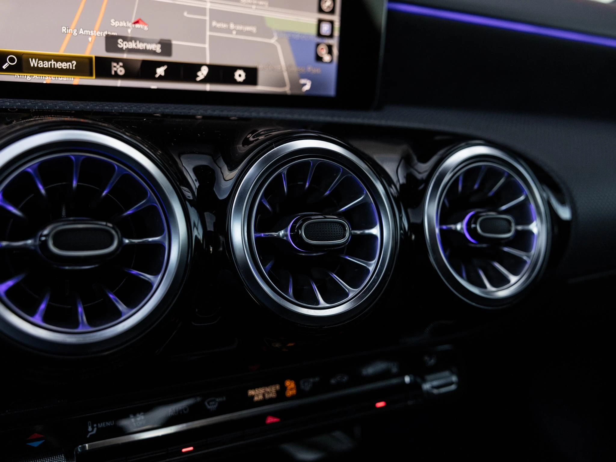 Mercedes-Benz-CLA-image-47