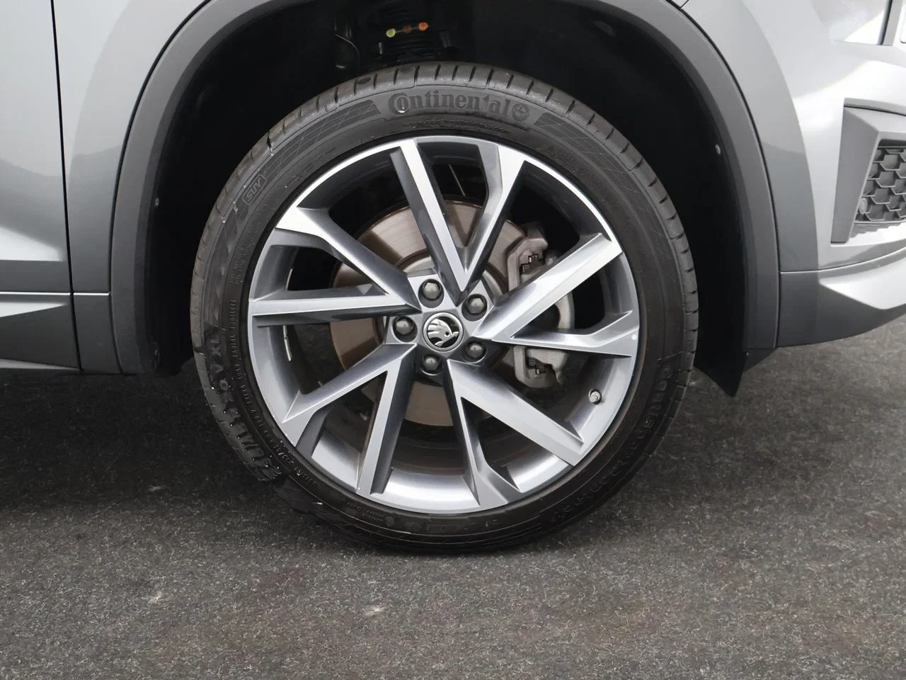Škoda Kodiaq Kodiaq 2.0TSI 4x4 Sportline 190PK *AUTOMAAT*PANODAK*7 ZITPLAATSEN*TREKHAAK*LEDER*ALCANTARA*SPORTZETELS*CAMERA*CRUISE*PDC*...*