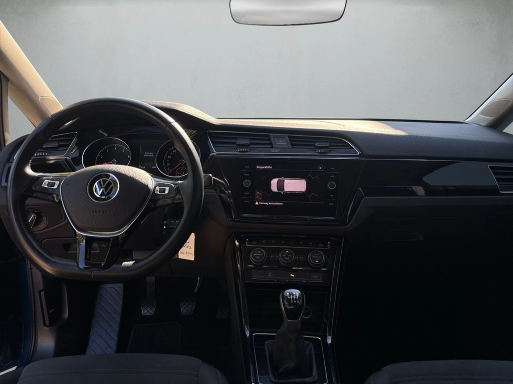 Volkswagen-Touran-image-7