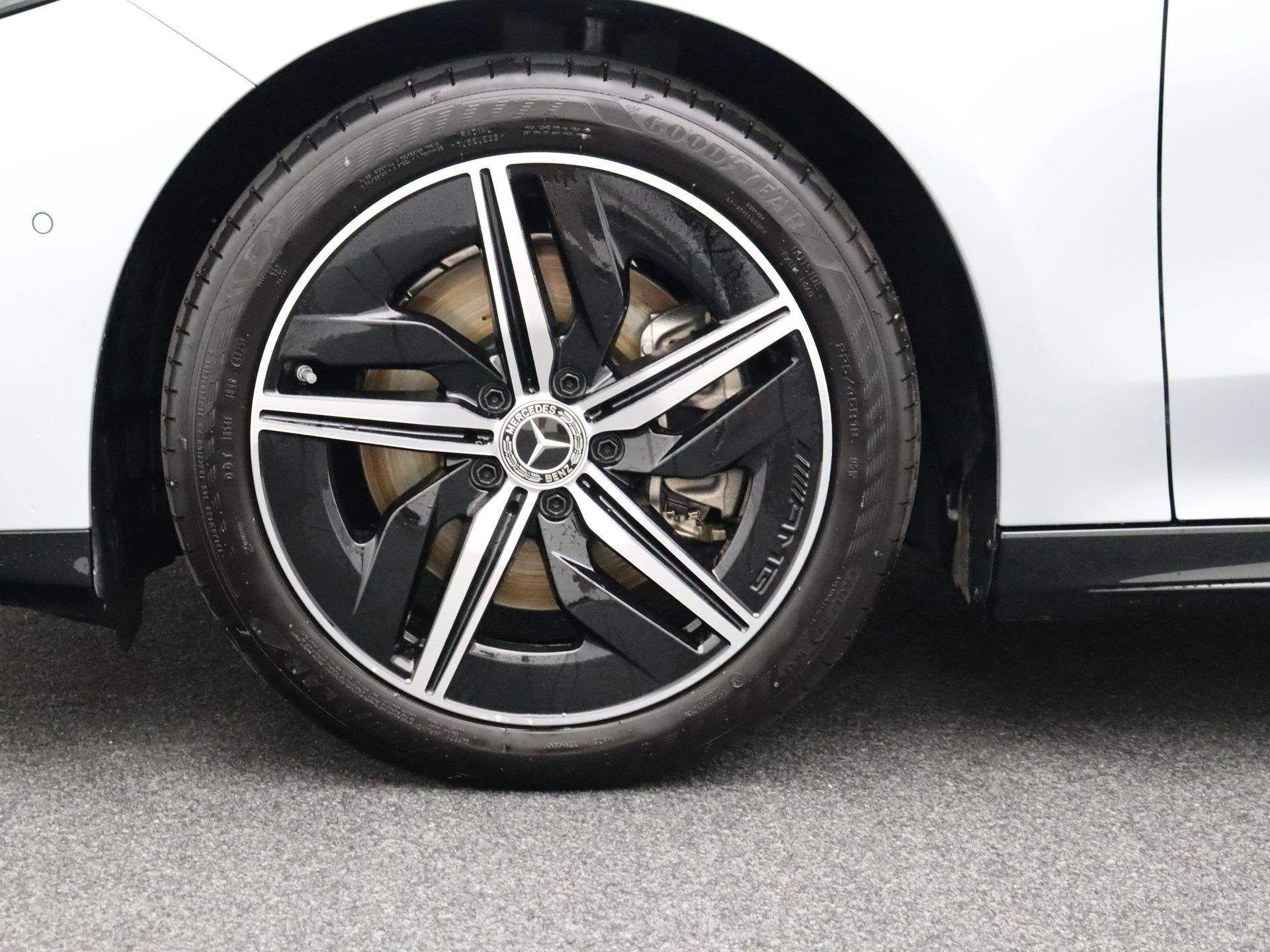 Mercedes-Benz-CLA-image-6