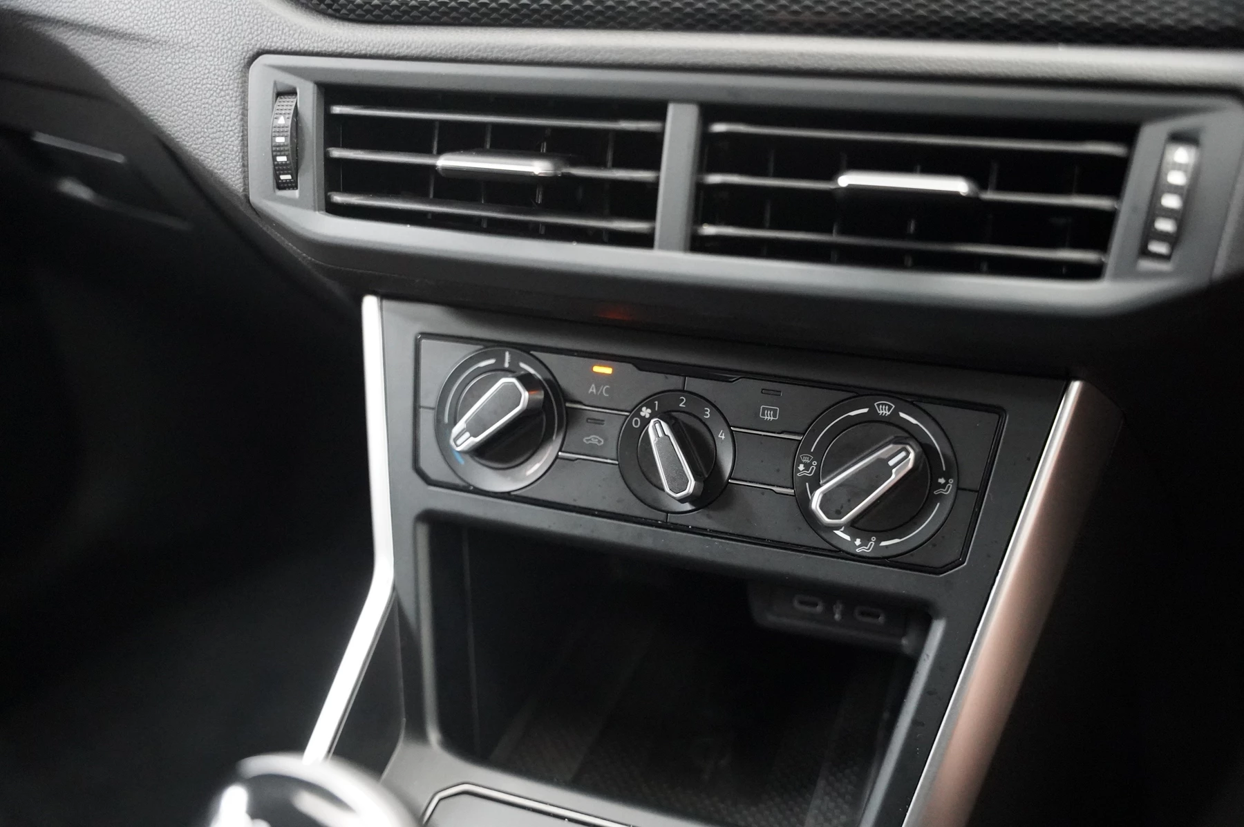 Volkswagen-Polo-image-30