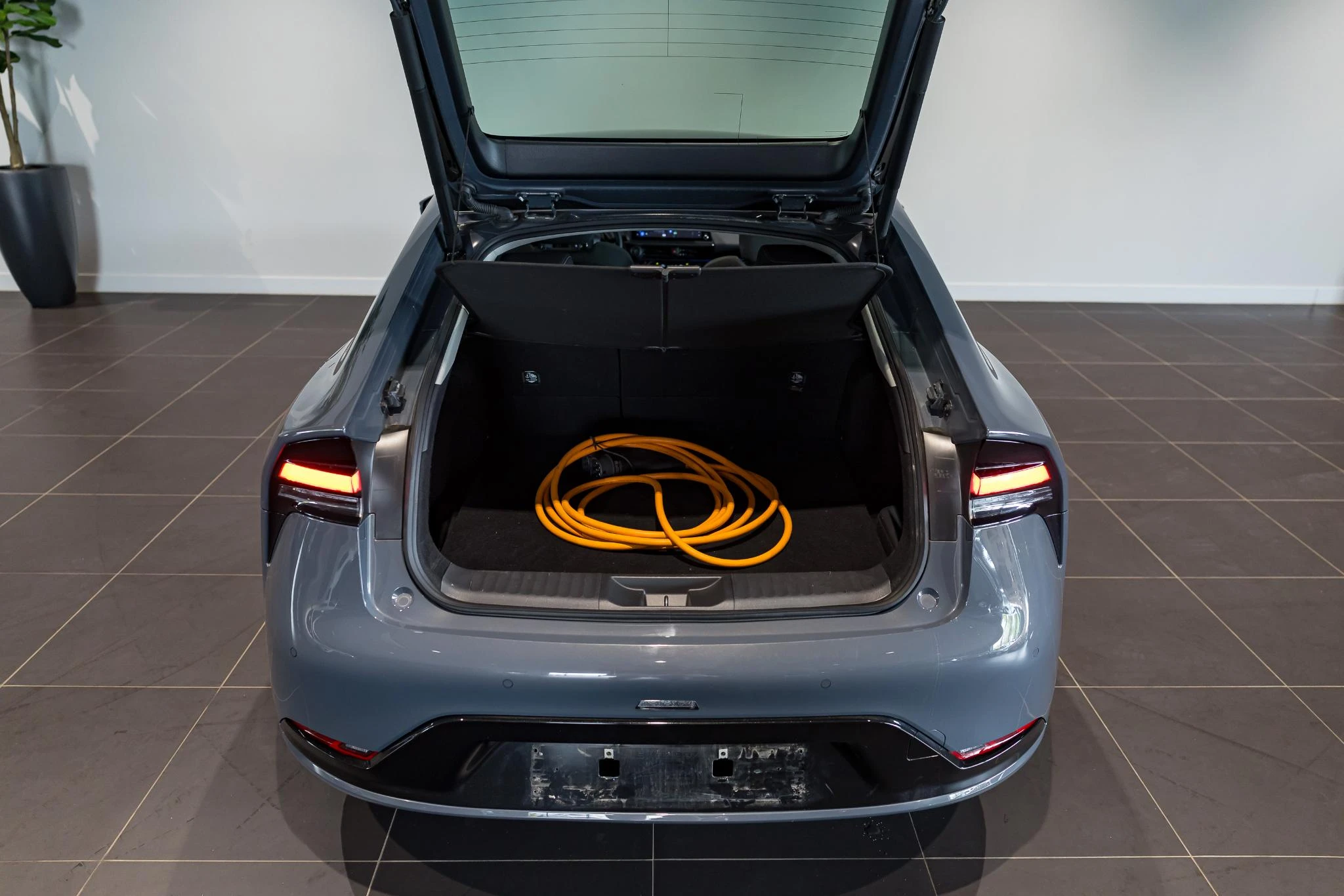 Toyota Prius 2.0 PHEV 164kW Premium Plus e-CVT