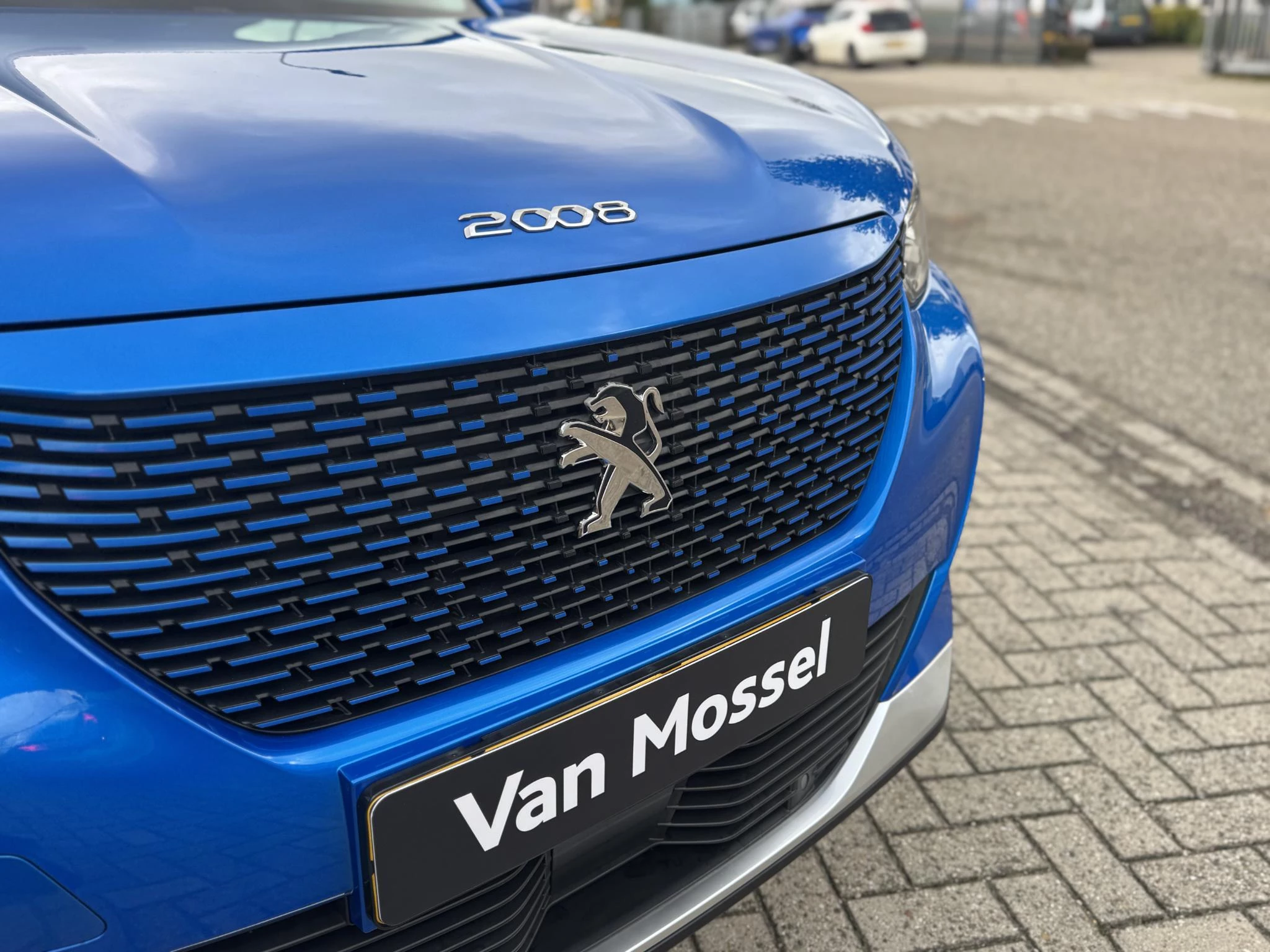 Peugeot-e-2008-image-14