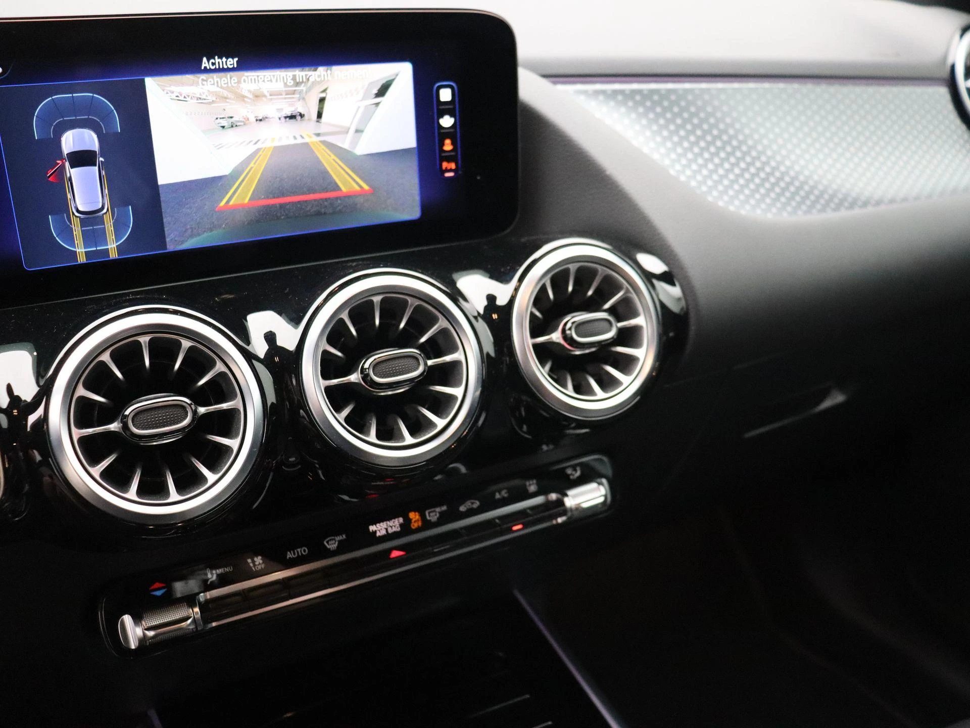 Mercedes-Benz-EQA-image-13