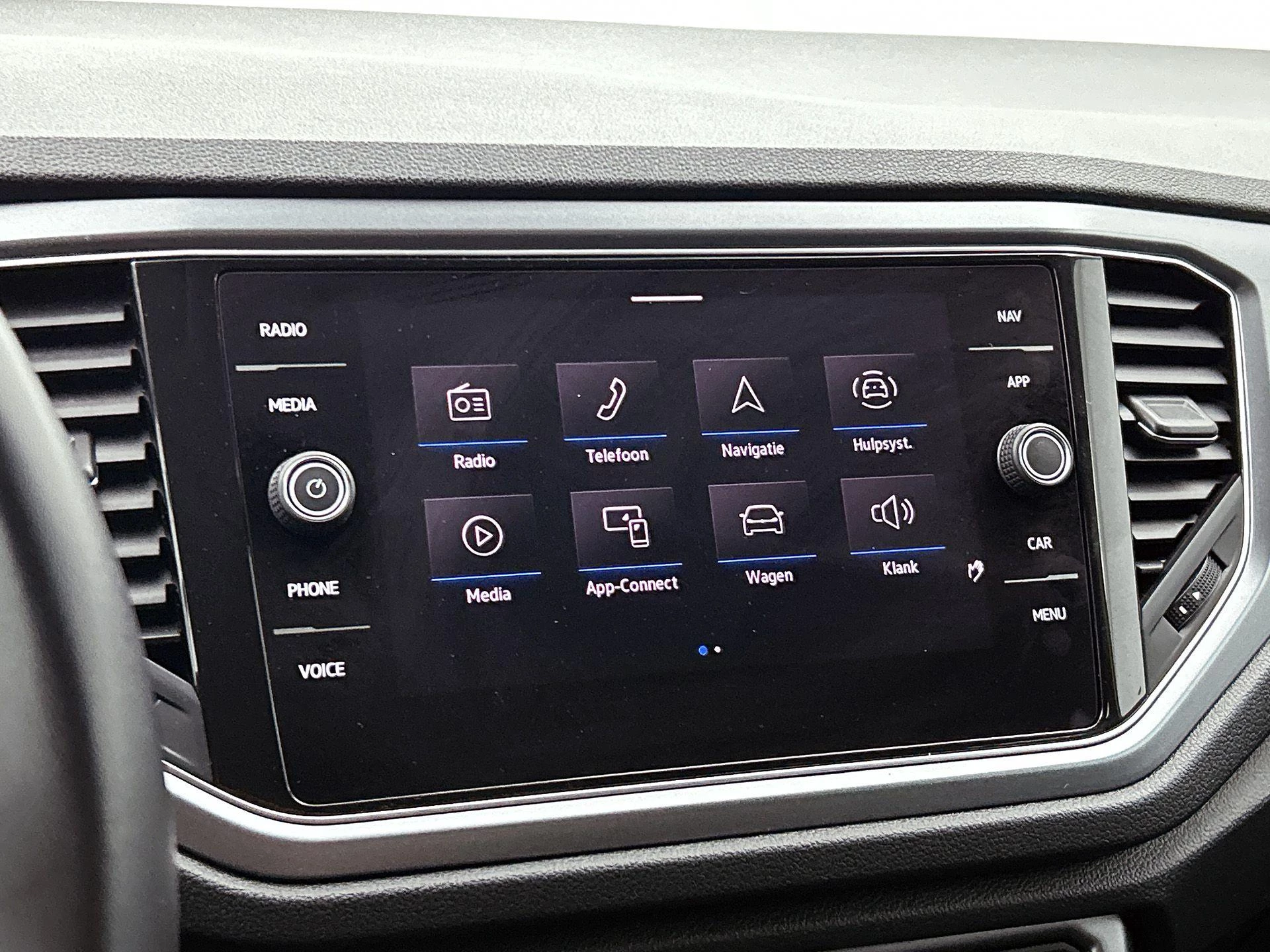 Volkswagen-T-Roc-image-18