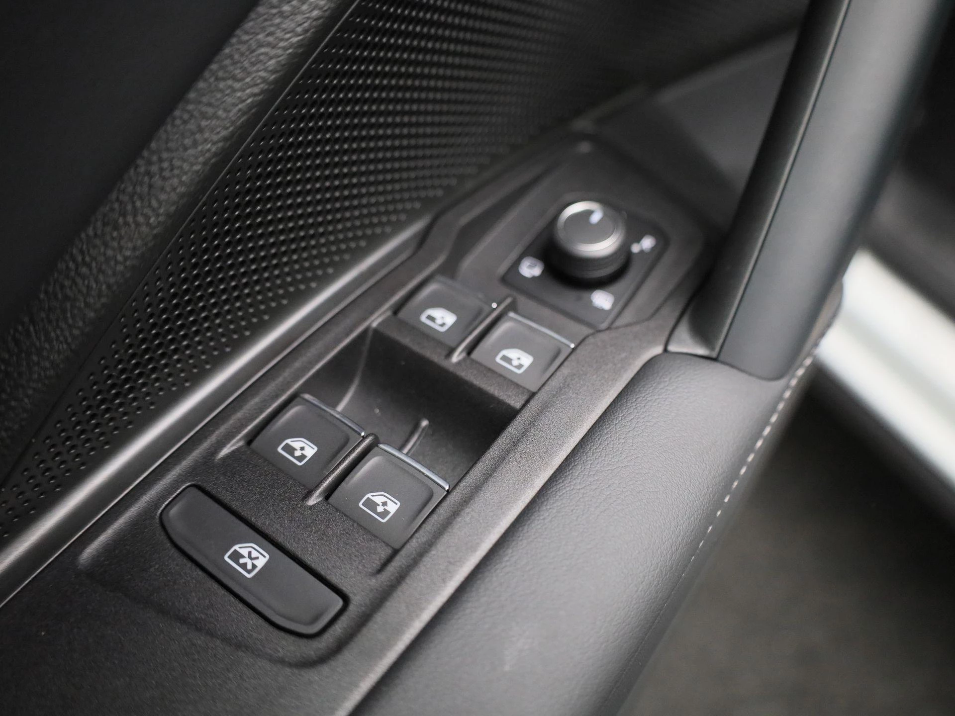 Volkswagen Tiguan 1.5 eHybrid R-Line Edition 272 PK |