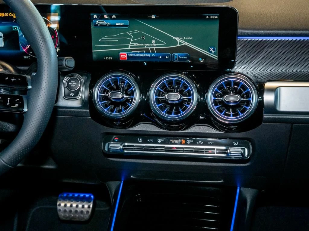 Mercedes-Benz-GLB 200 d-image-9