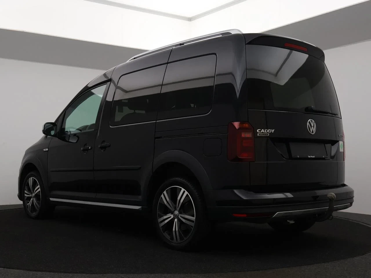 Volkswagen-Caddy-image-1