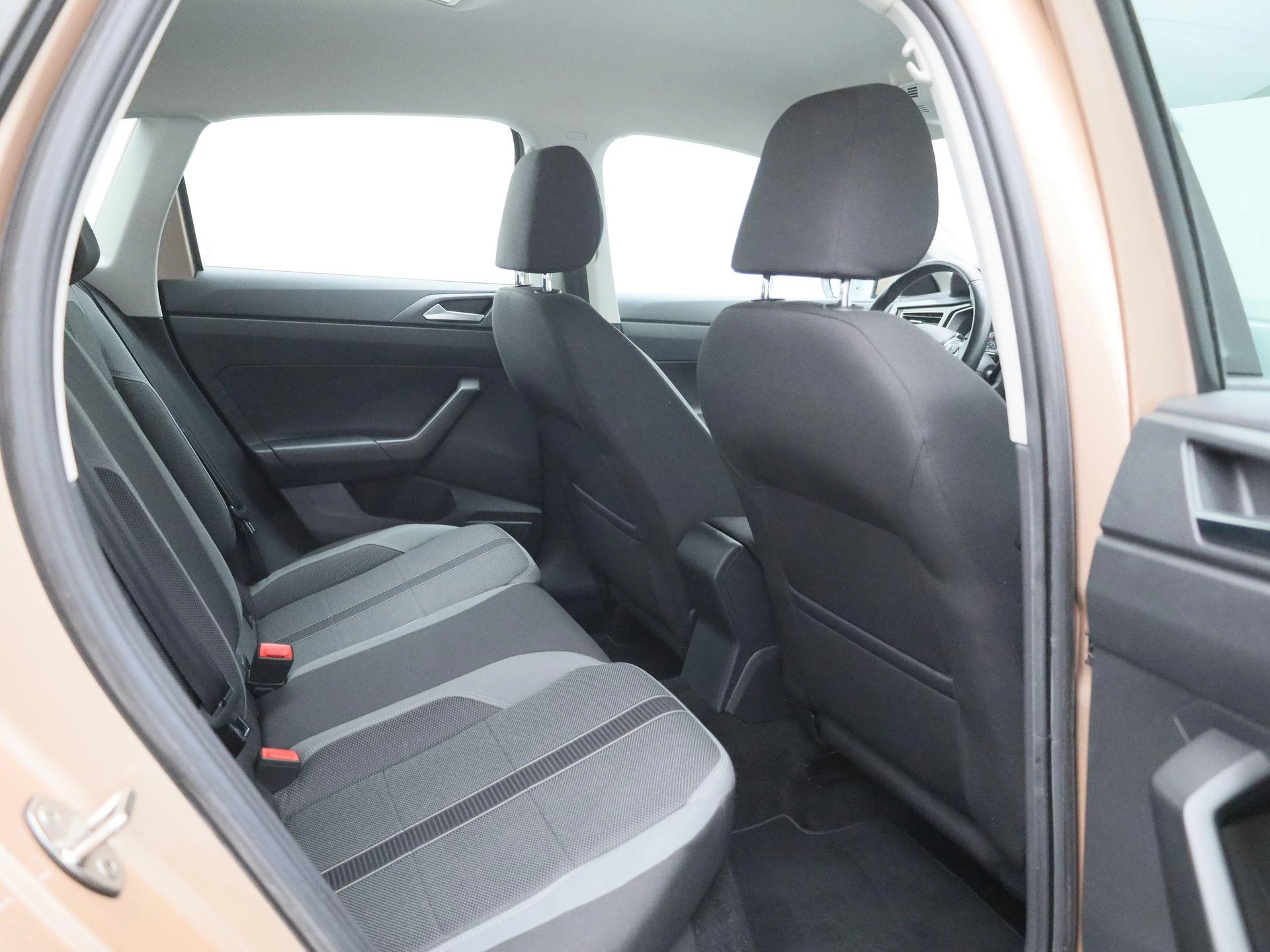 Volkswagen-Polo-image-27