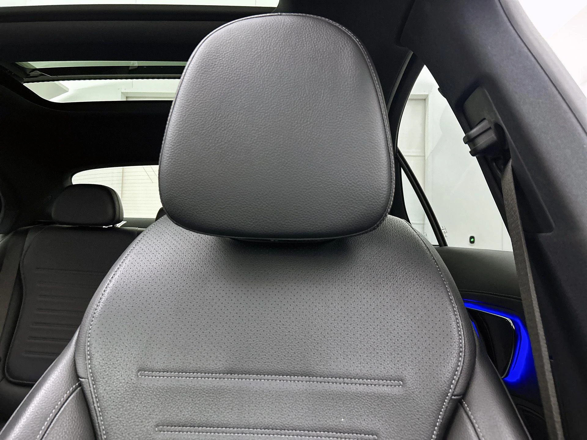 Mercedes-Benz-C-Klasse-image-11