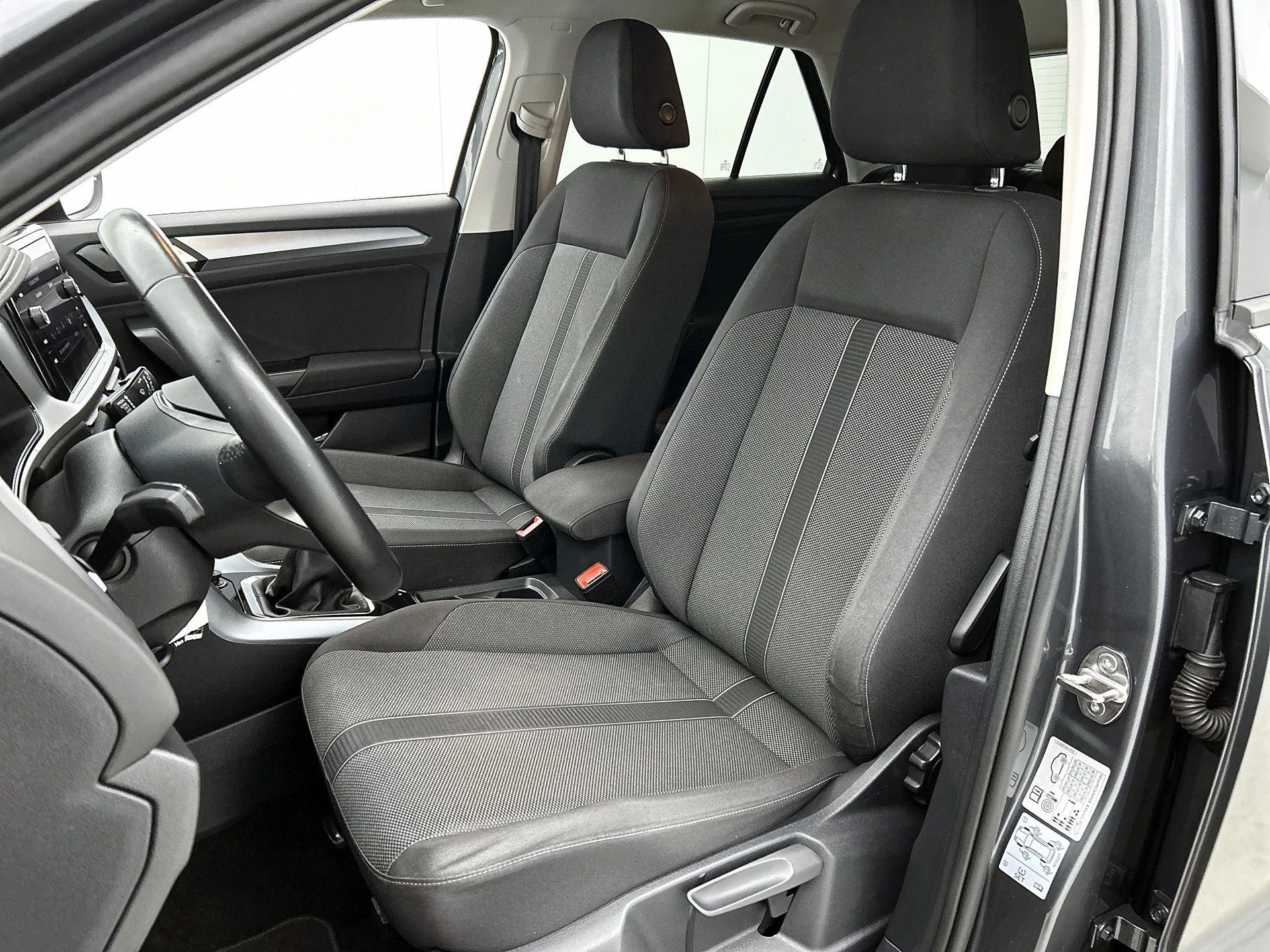 Volkswagen-T-Roc-image-35