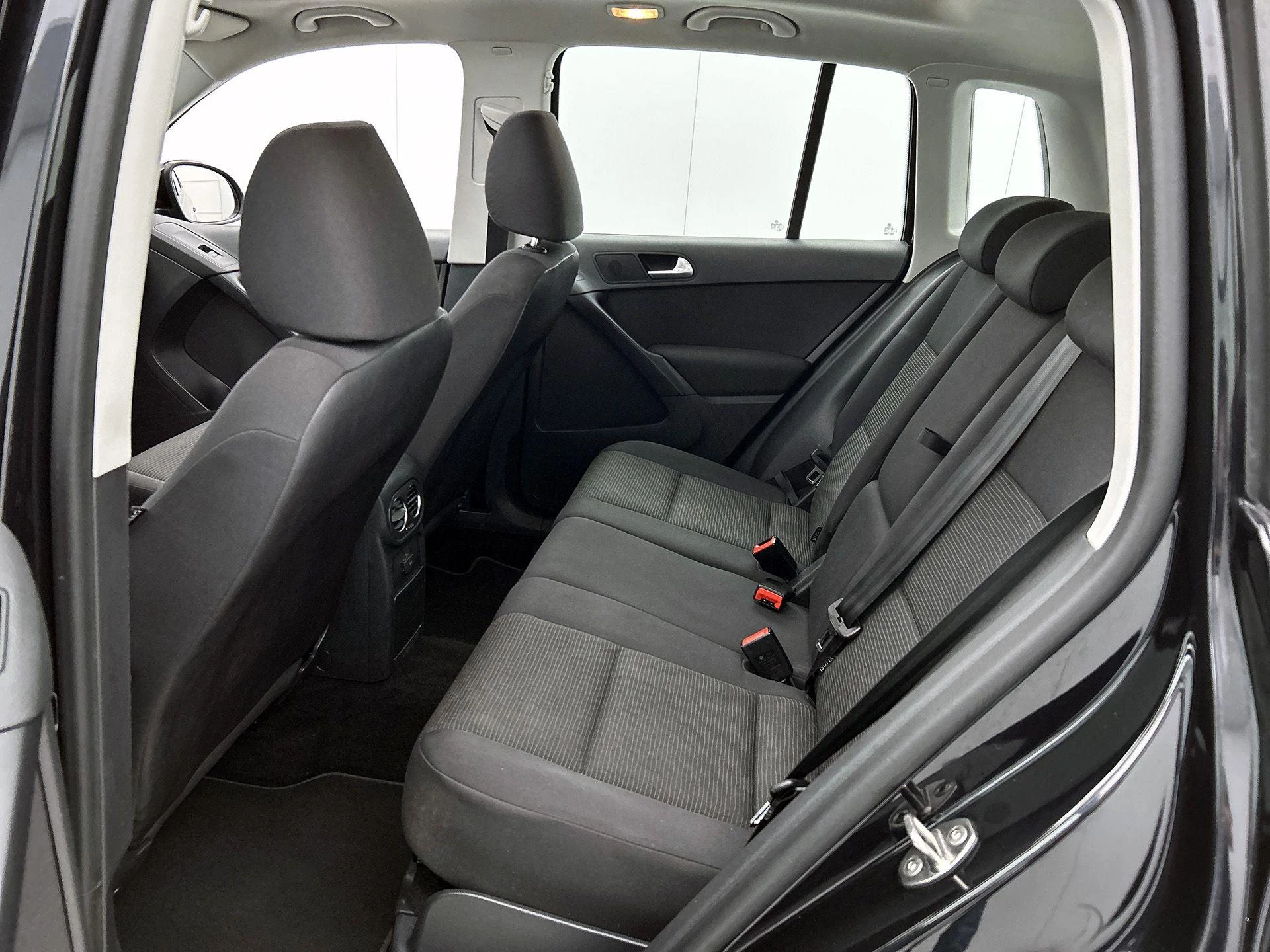 Volkswagen-Tiguan-image-25
