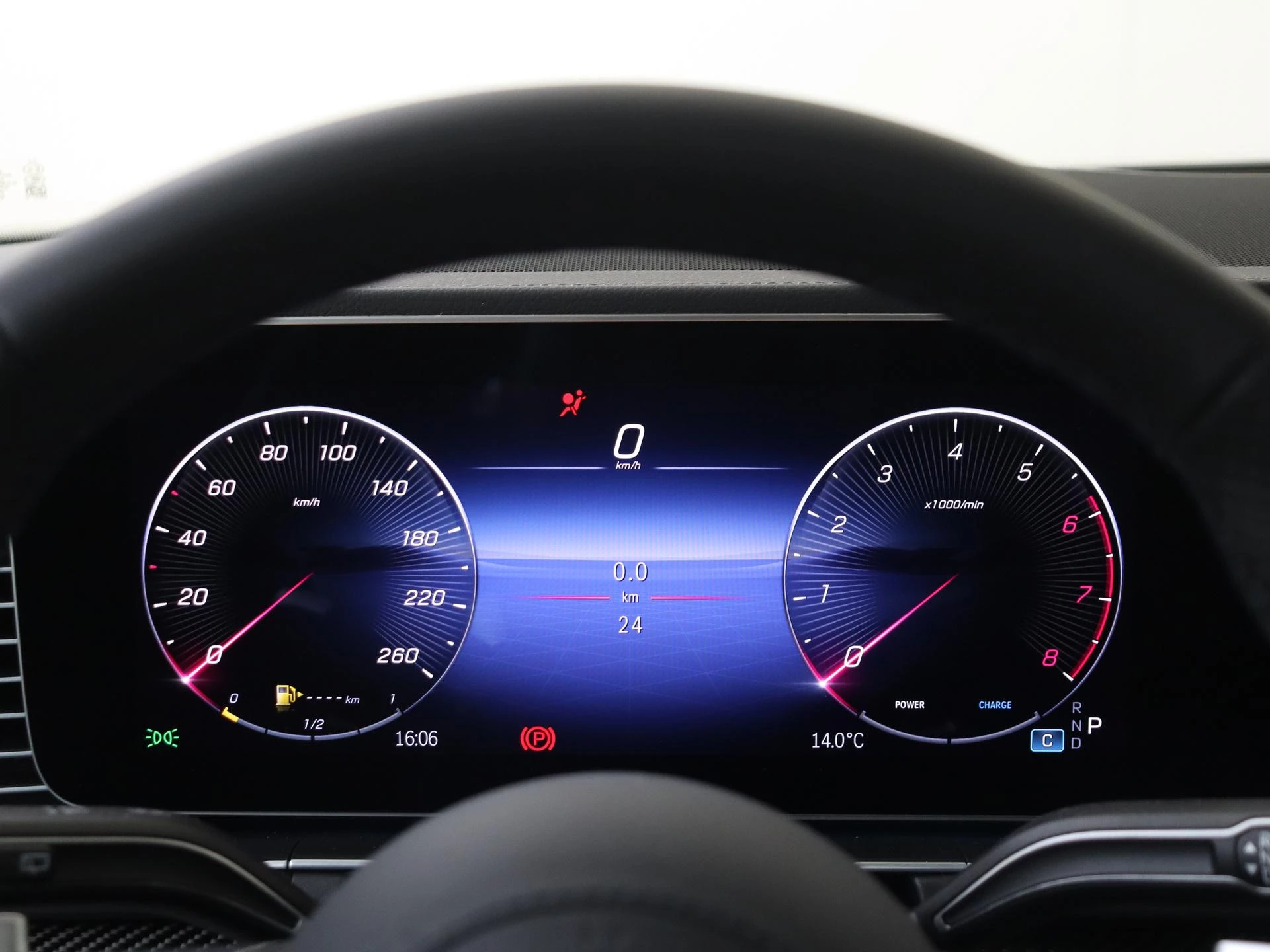 Mercedes-Benz-GLS-image-12