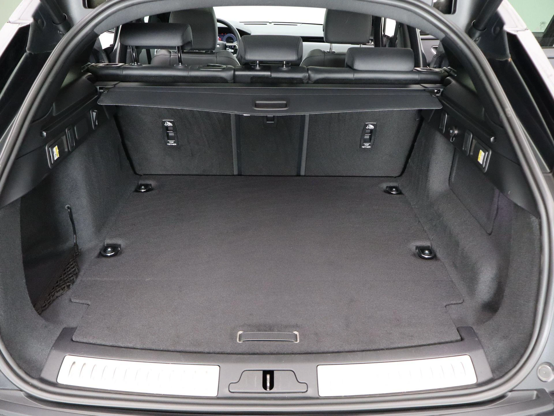 Land Rover-Range Rover Velar-image-32