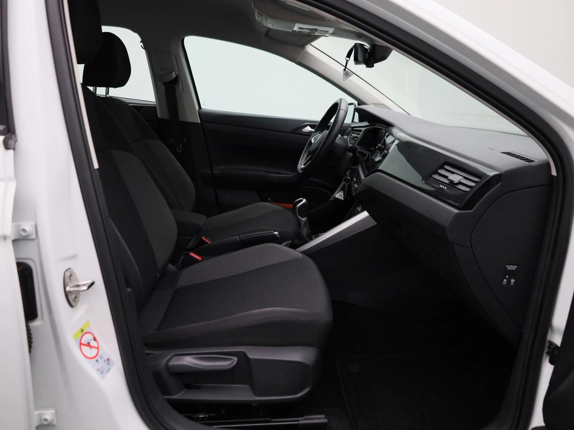 Volkswagen-Polo-image-31