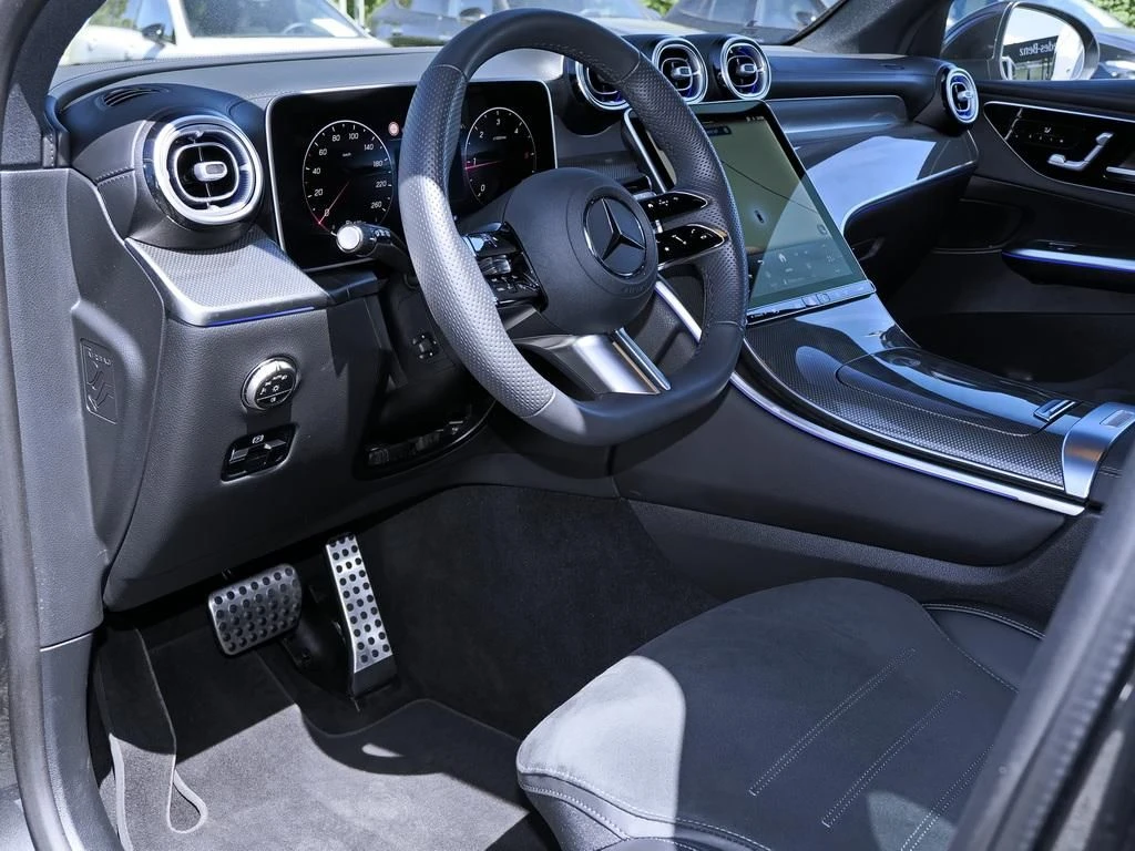 Mercedes-Benz-GLC 300 d-image-8