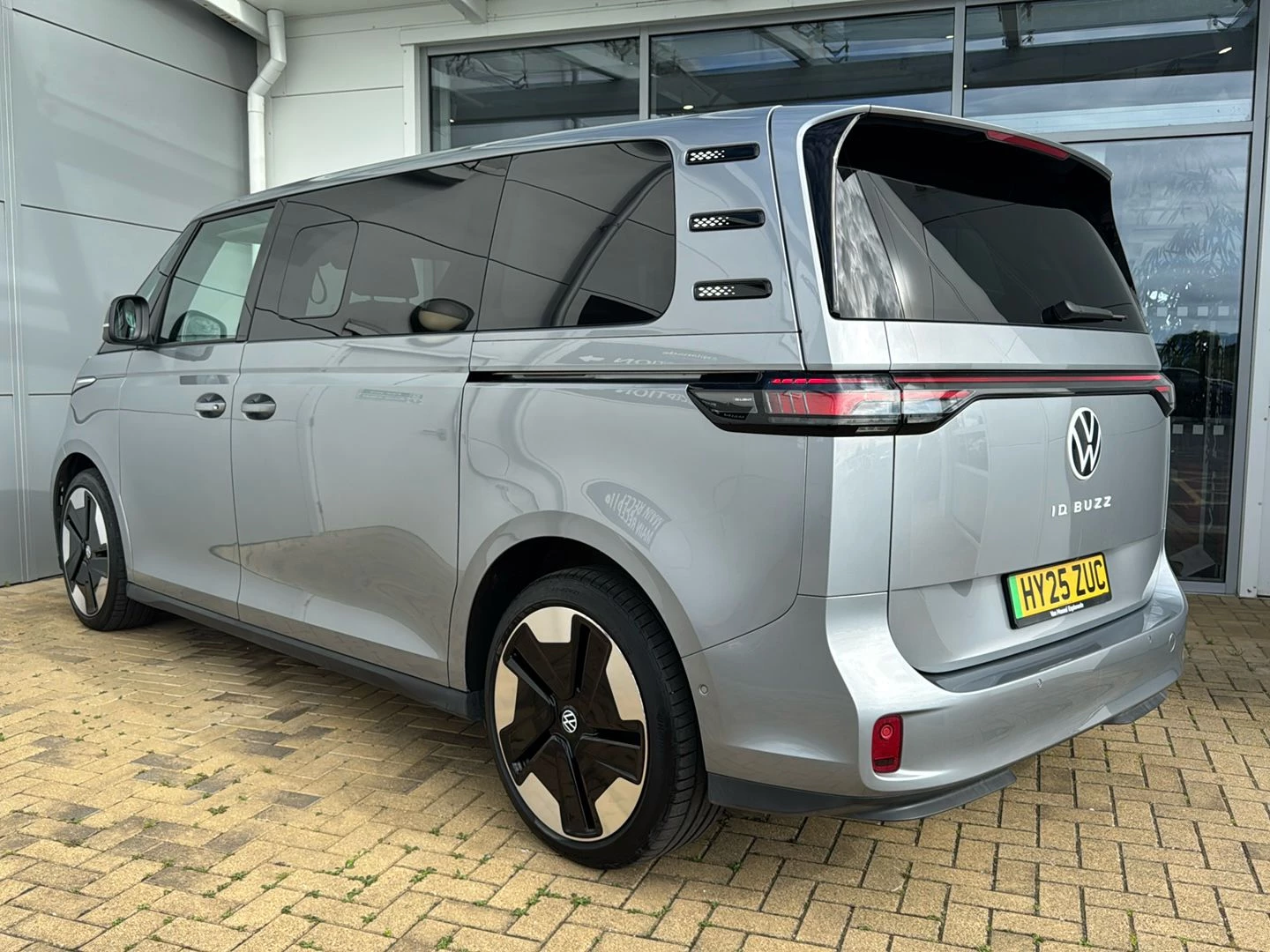 Volkswagen-ID. Buzz-image-2