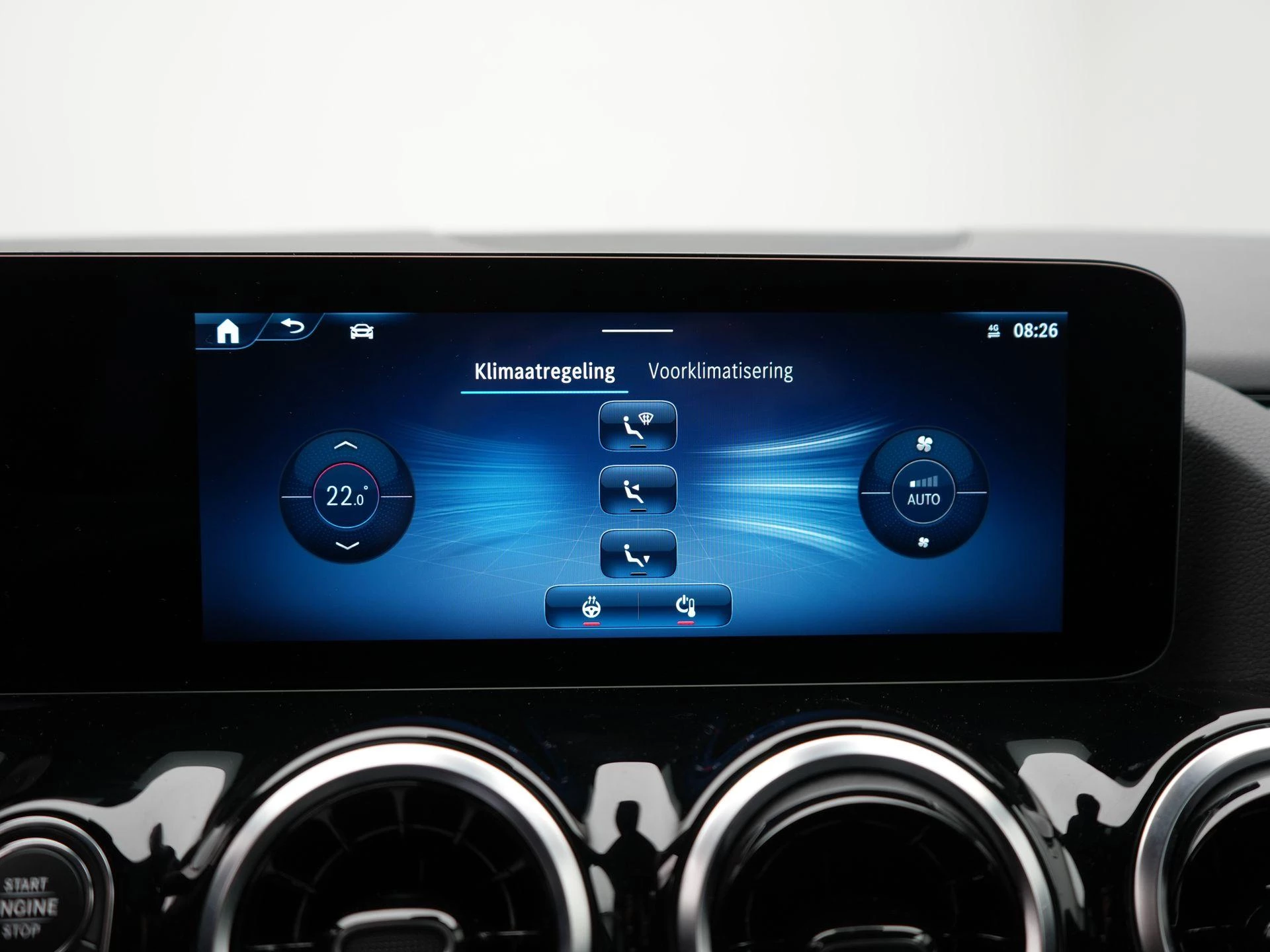 Mercedes-Benz-GLA-image-19