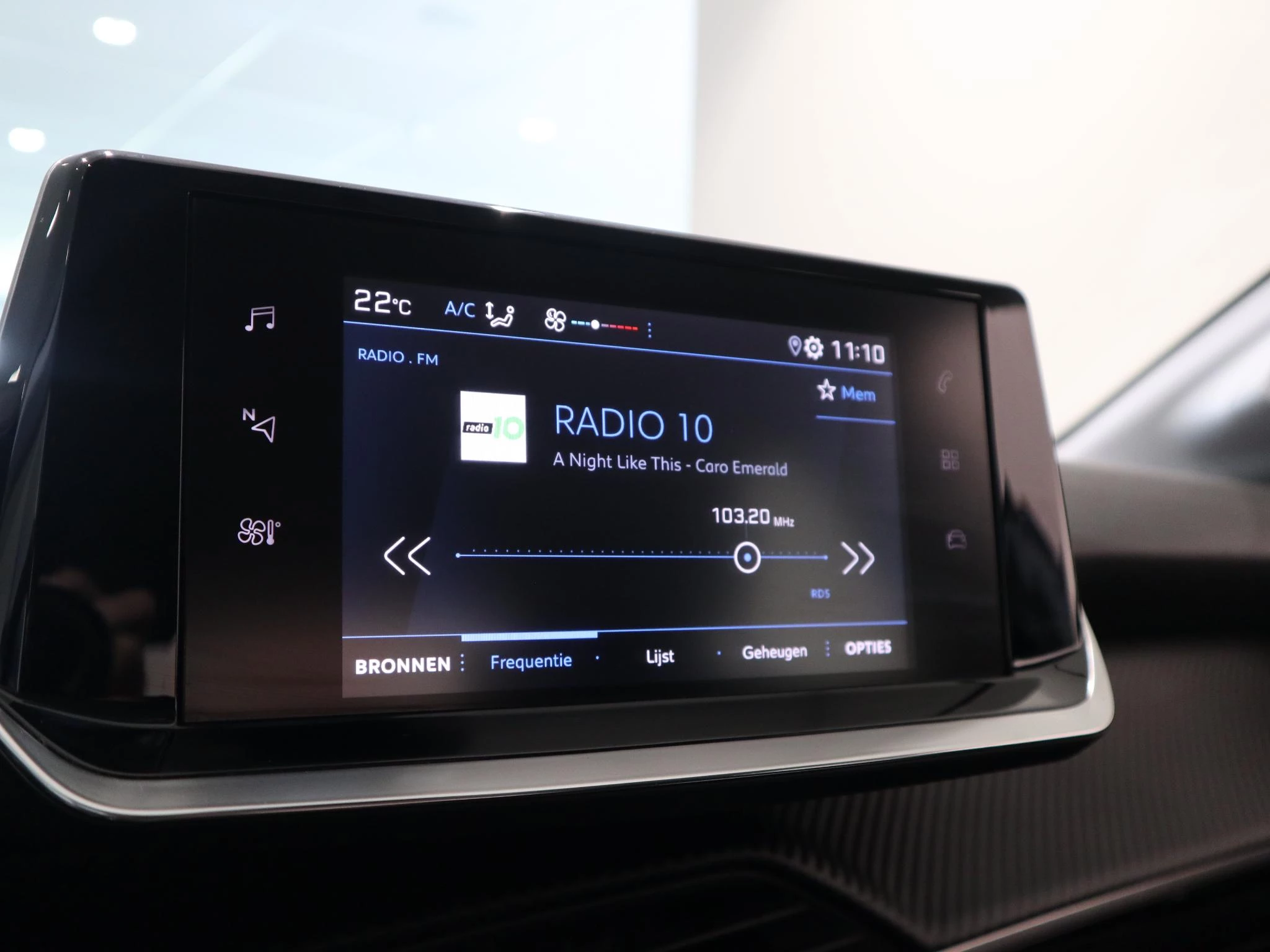 Peugeot-208-image-11