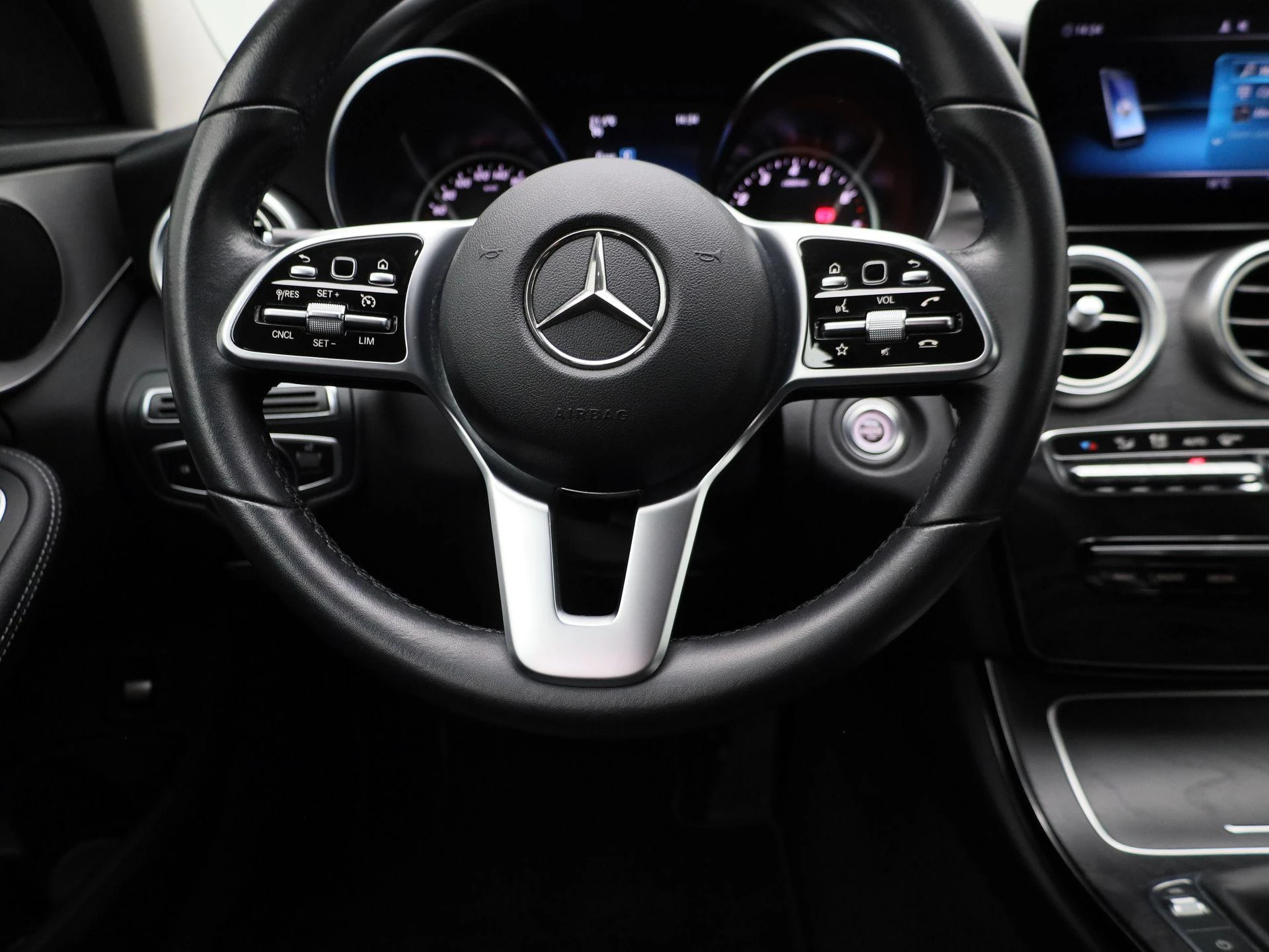Mercedes-Benz-C-Klasse-image-7