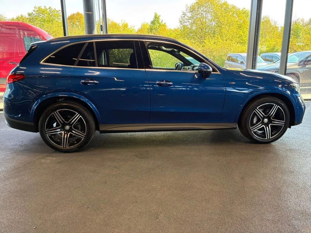 Mercedes-Benz-GLC 300-image-21