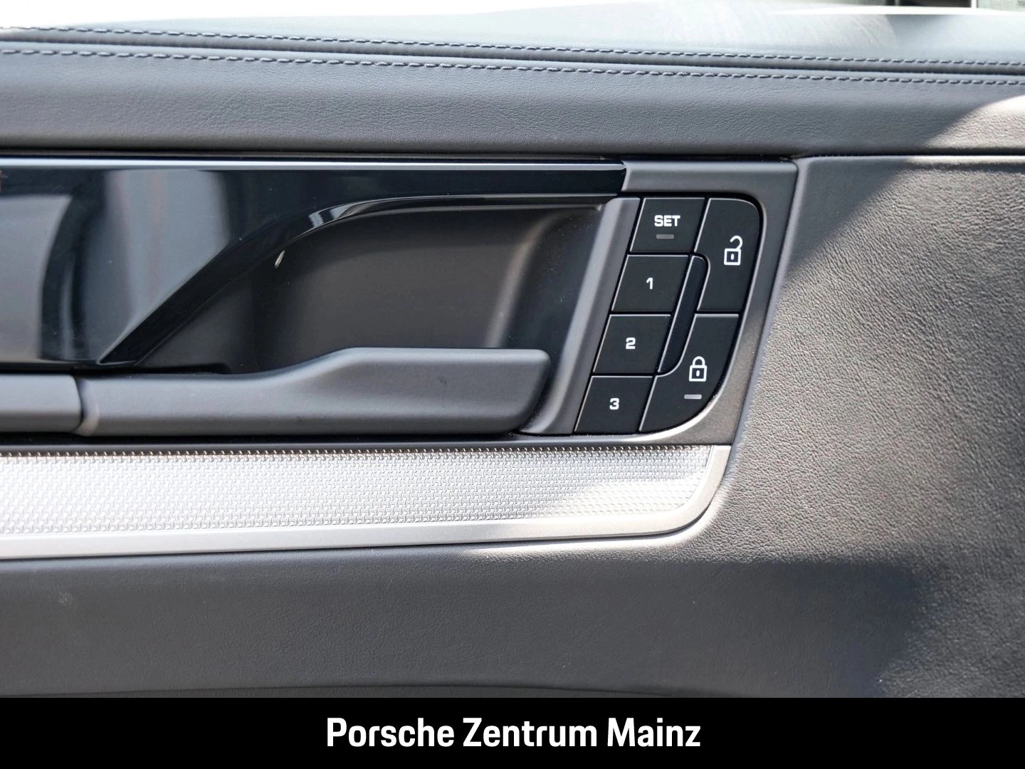 Porsche Cayenne E-Hybrid Coupe InnoDrive Head-Up BOSE -