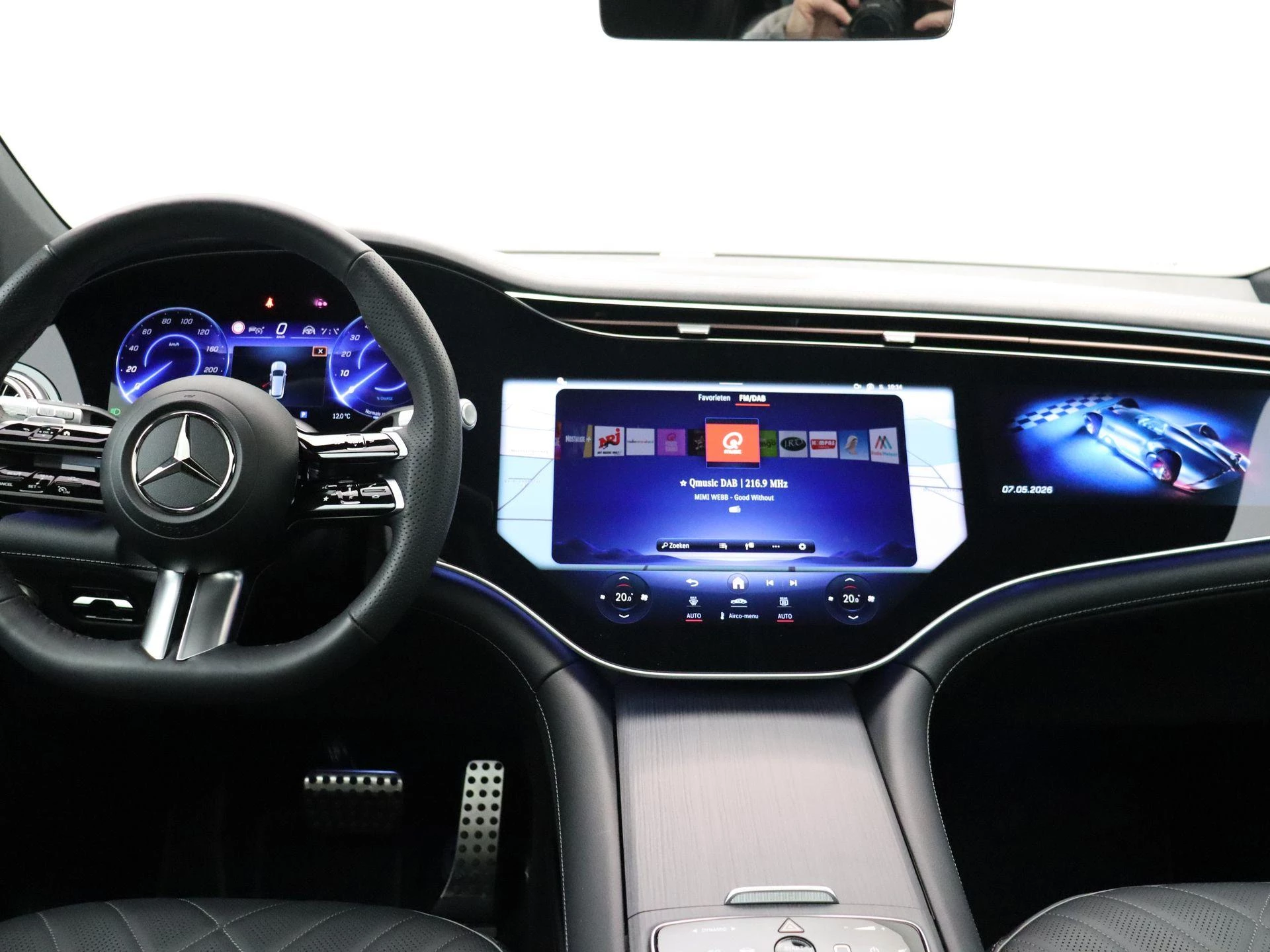 Mercedes-Benz-EQS-image-21