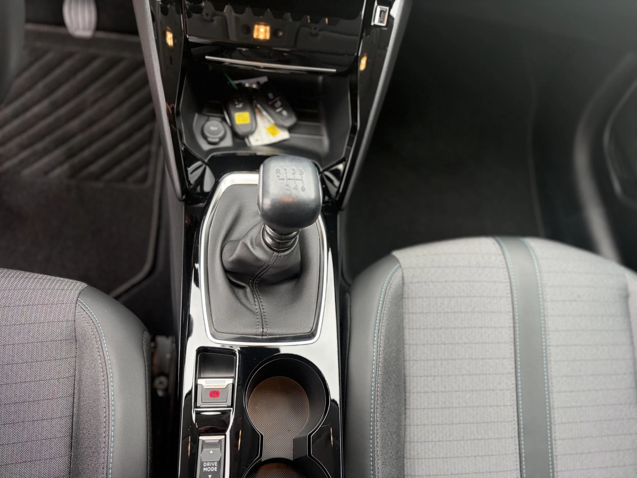 Peugeot-208-image-25