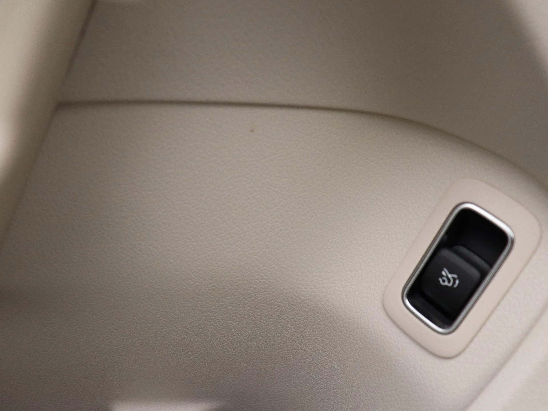 Mercedes-Benz Classe A 180 Luxury Line Limousine + LEDER + TREKHAAK + CAMERA +