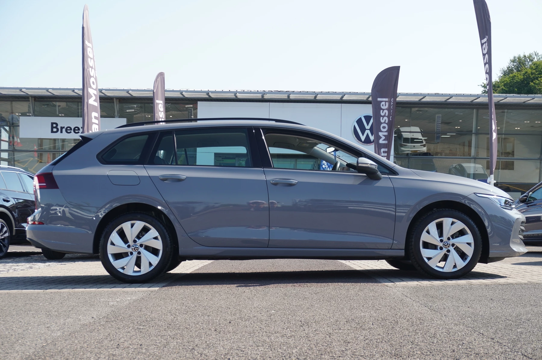 Volkswagen-Golf-image-3
