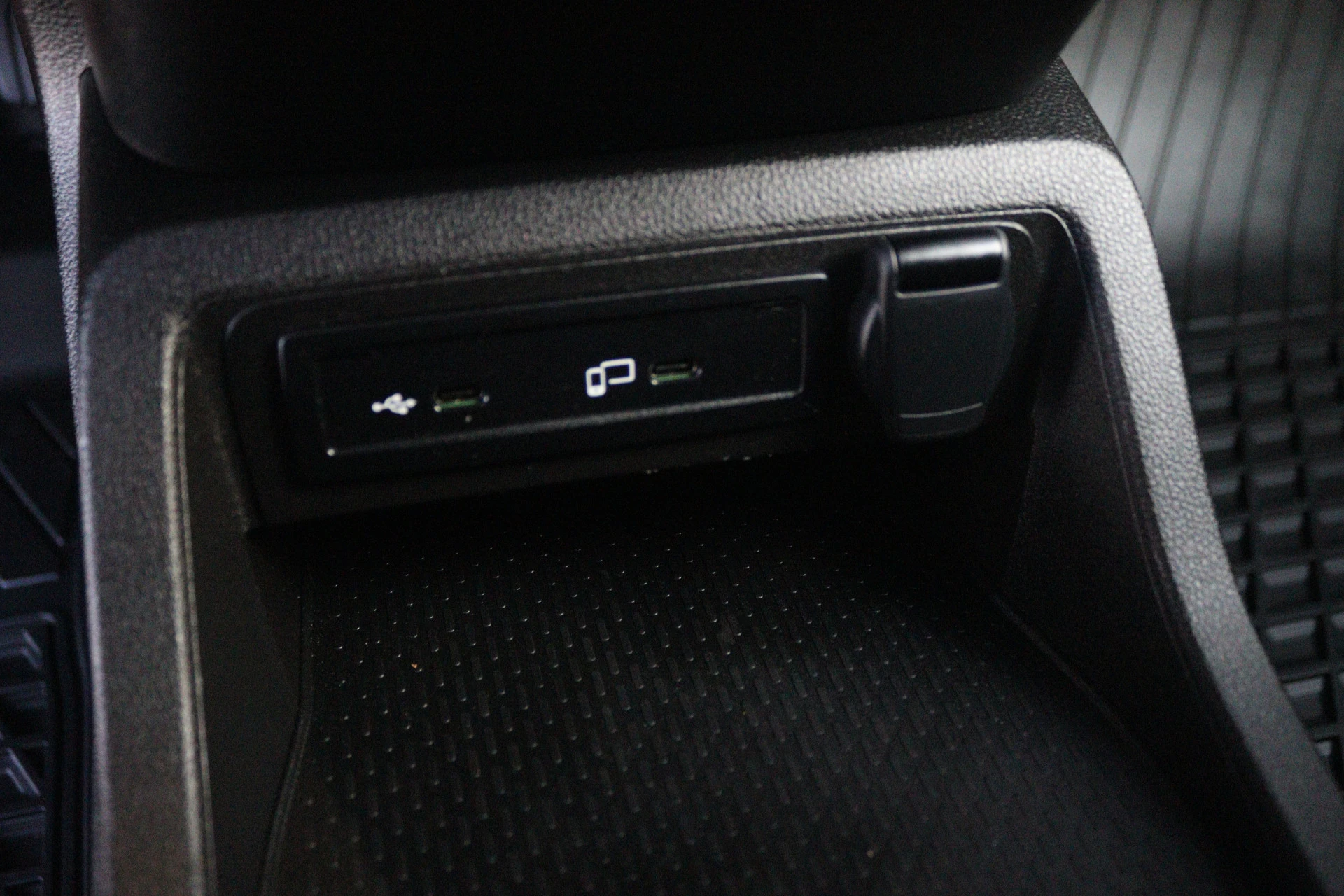 Mercedes-Benz-eCitan-image-13