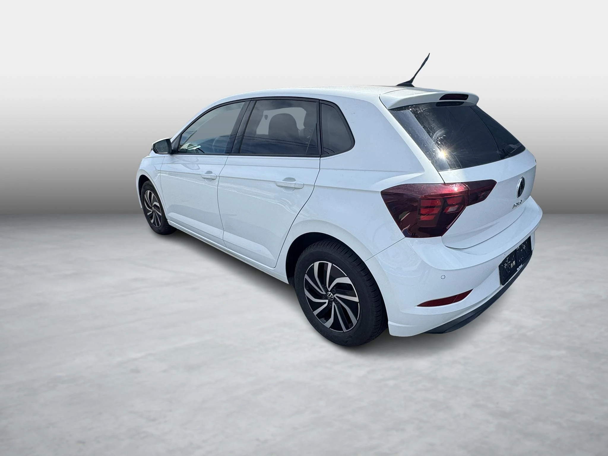 Volkswagen-Polo-image-2