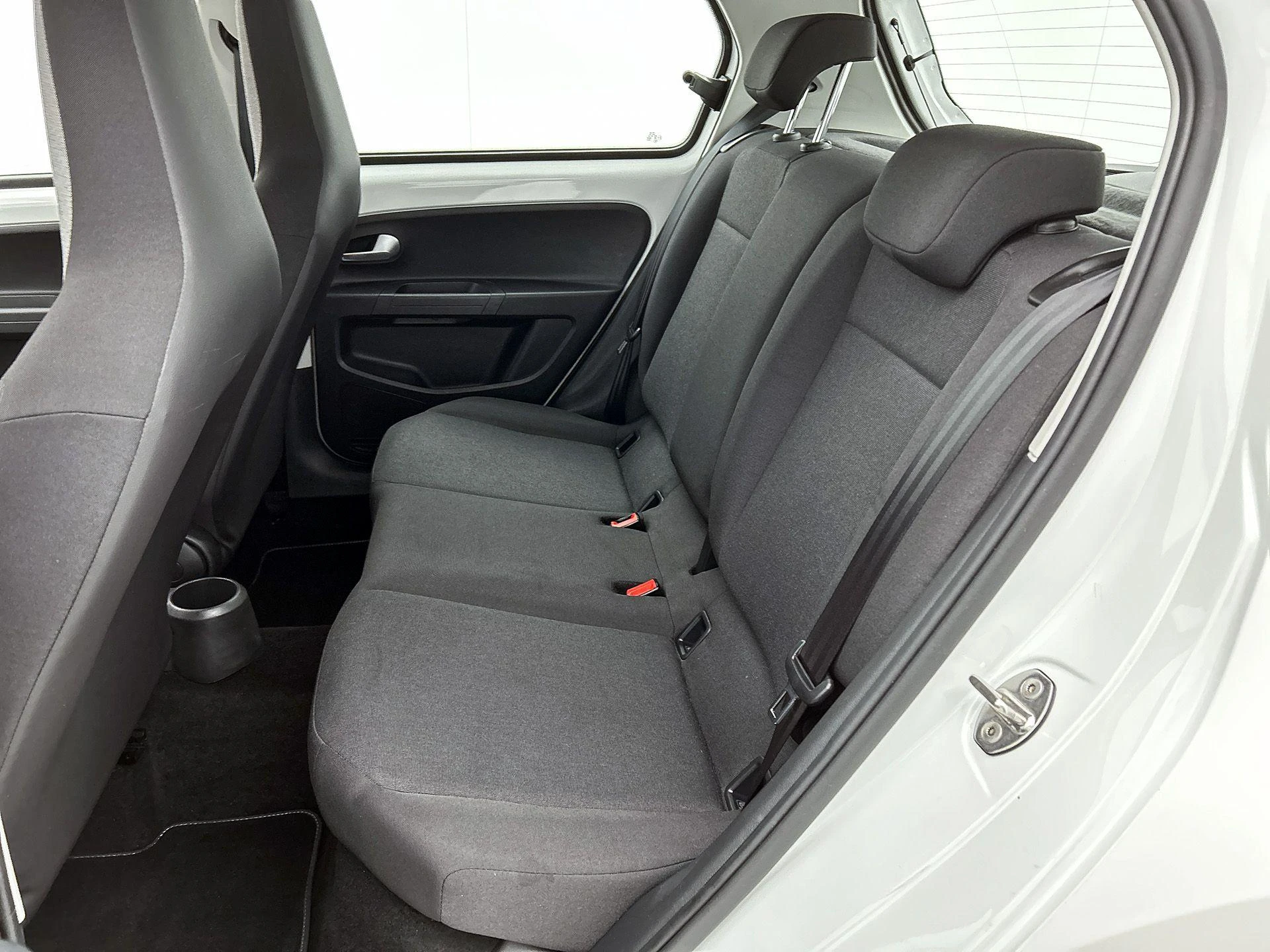 Volkswagen-up!-image-23