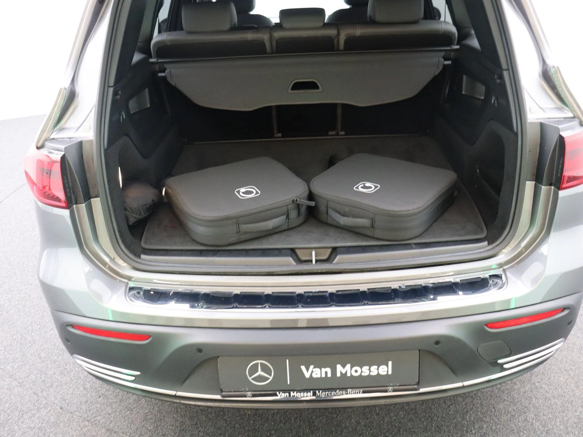 Mercedes-Benz EQB 300 Luxury Line 4Matic + CARPLAY + ELECTRIC ART ADVANCED PLUS +