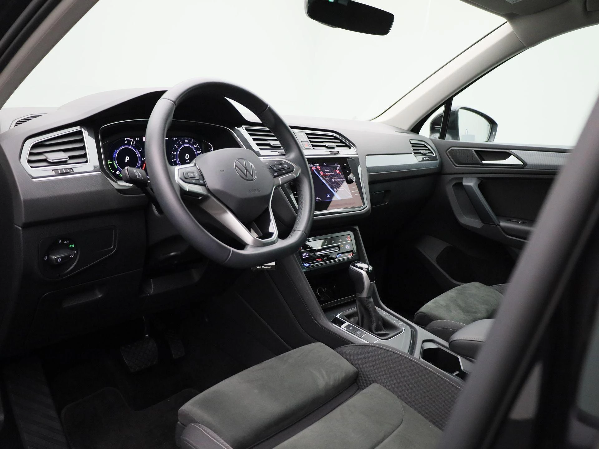 Volkswagen-Tiguan-image-30