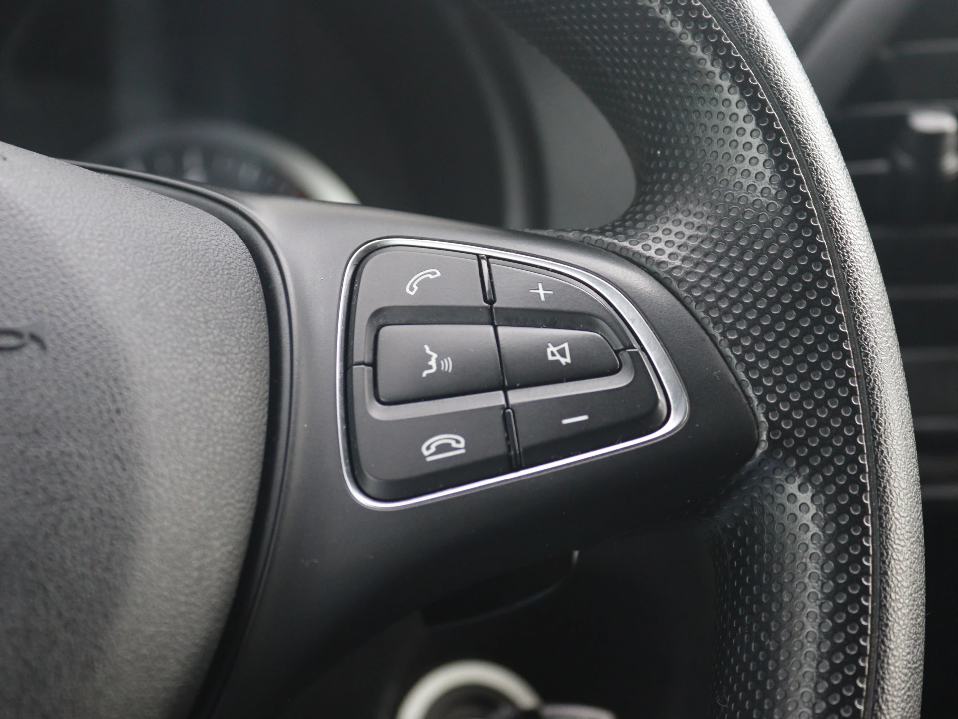 Mercedes-Benz-Vito-image-7