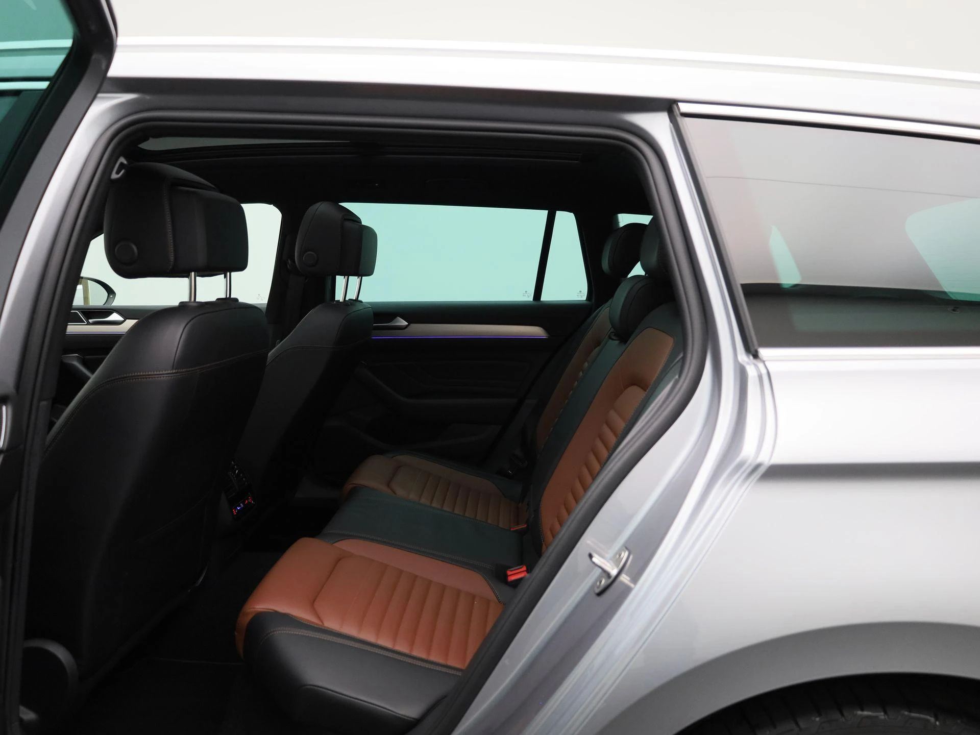 Volkswagen-Passat-image-9