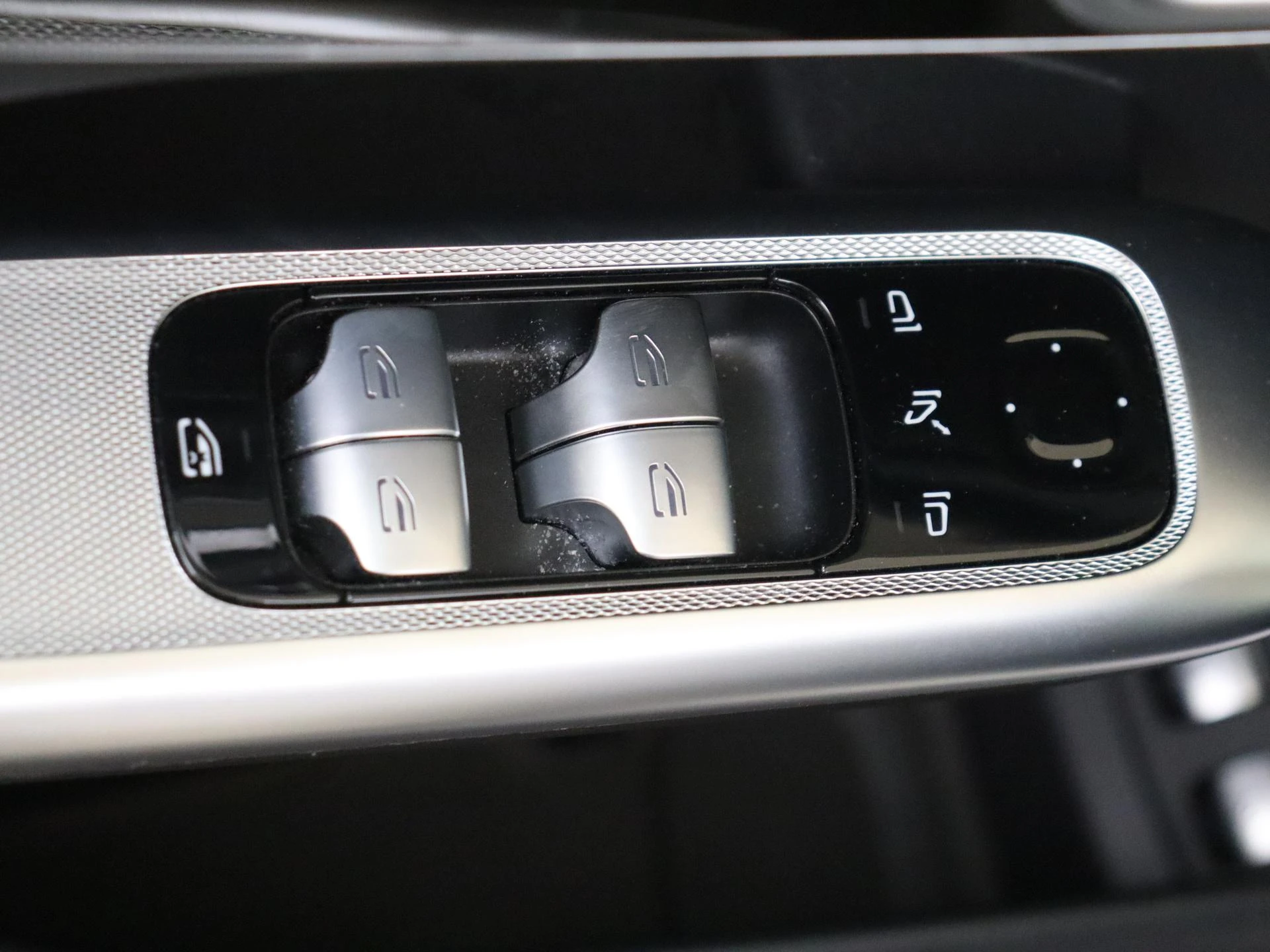 Mercedes-Benz-GLC-image-25