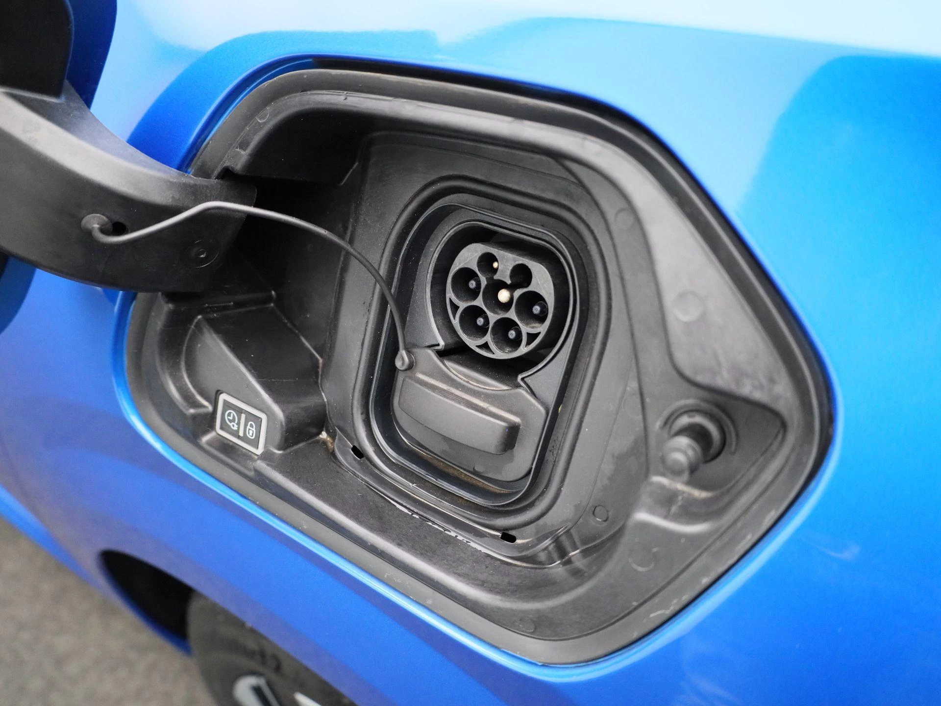 Peugeot-e-208-image-13