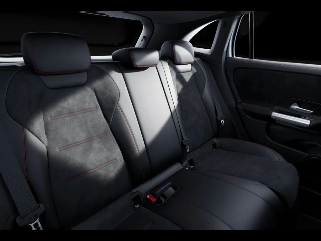 Mercedes-Benz-GLA 200 d-image-11