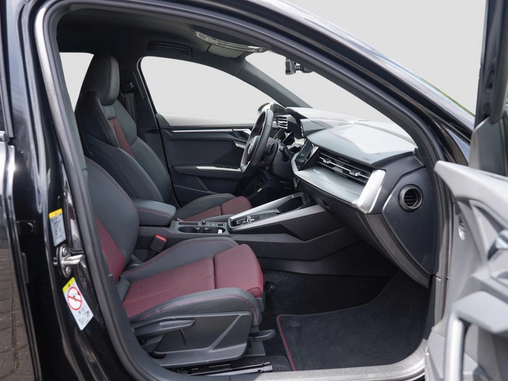 Audi A3 Sportback 45 TFSIe S tronic S Line /LED/RFK