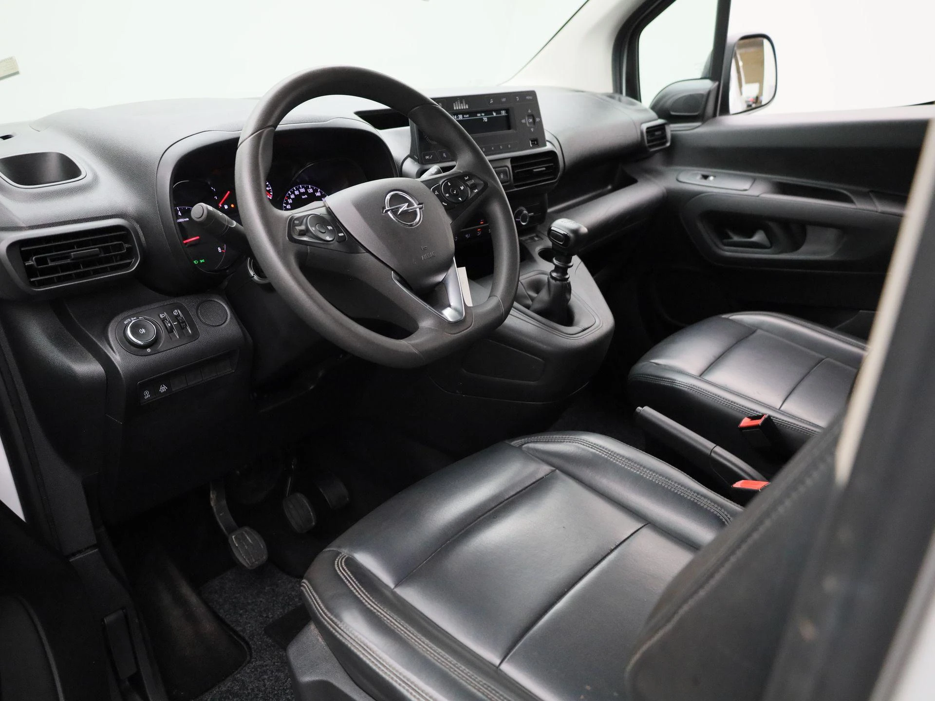 Opel-Combo Life-image-14