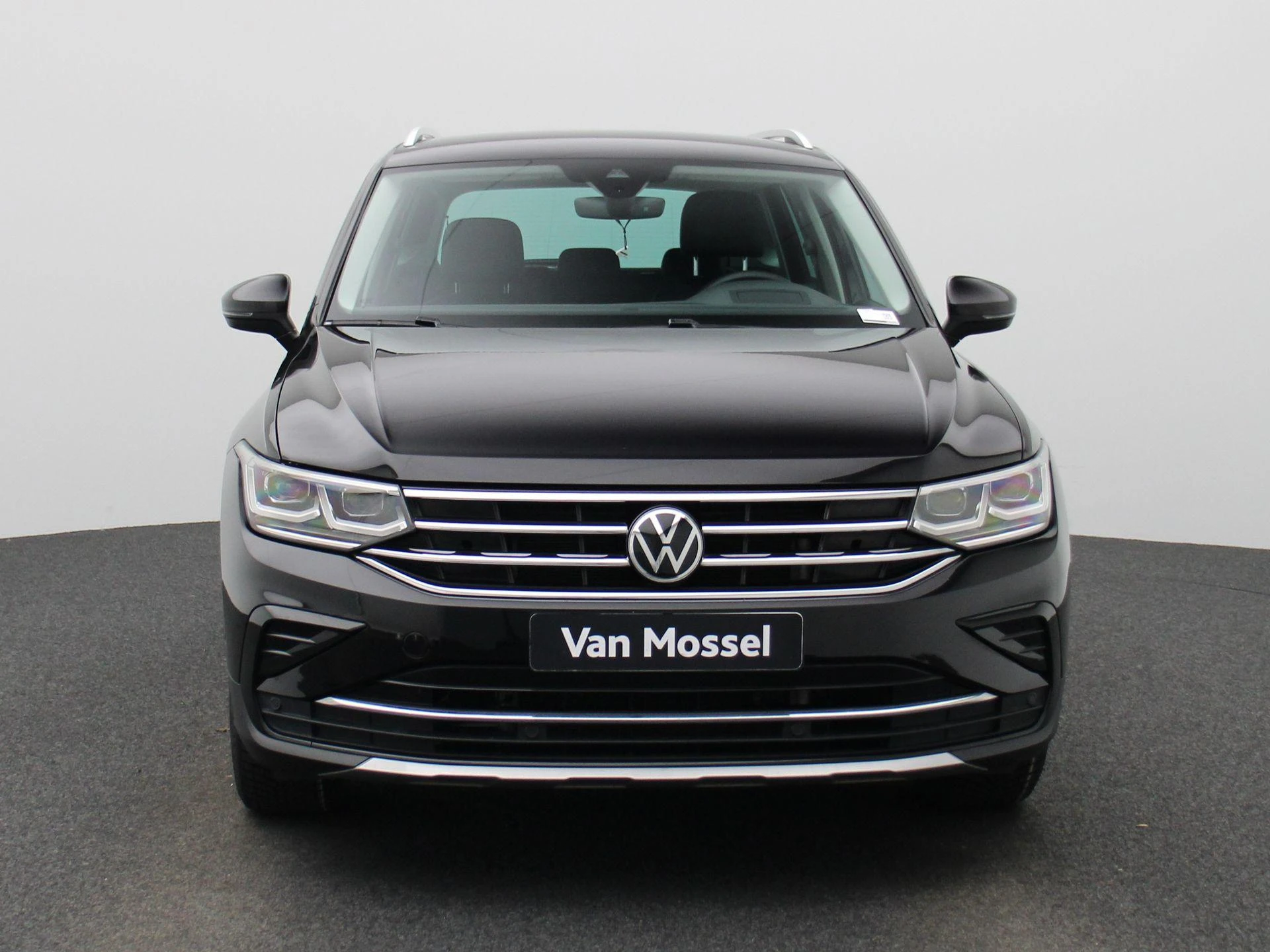 Volkswagen-Tiguan-image-2