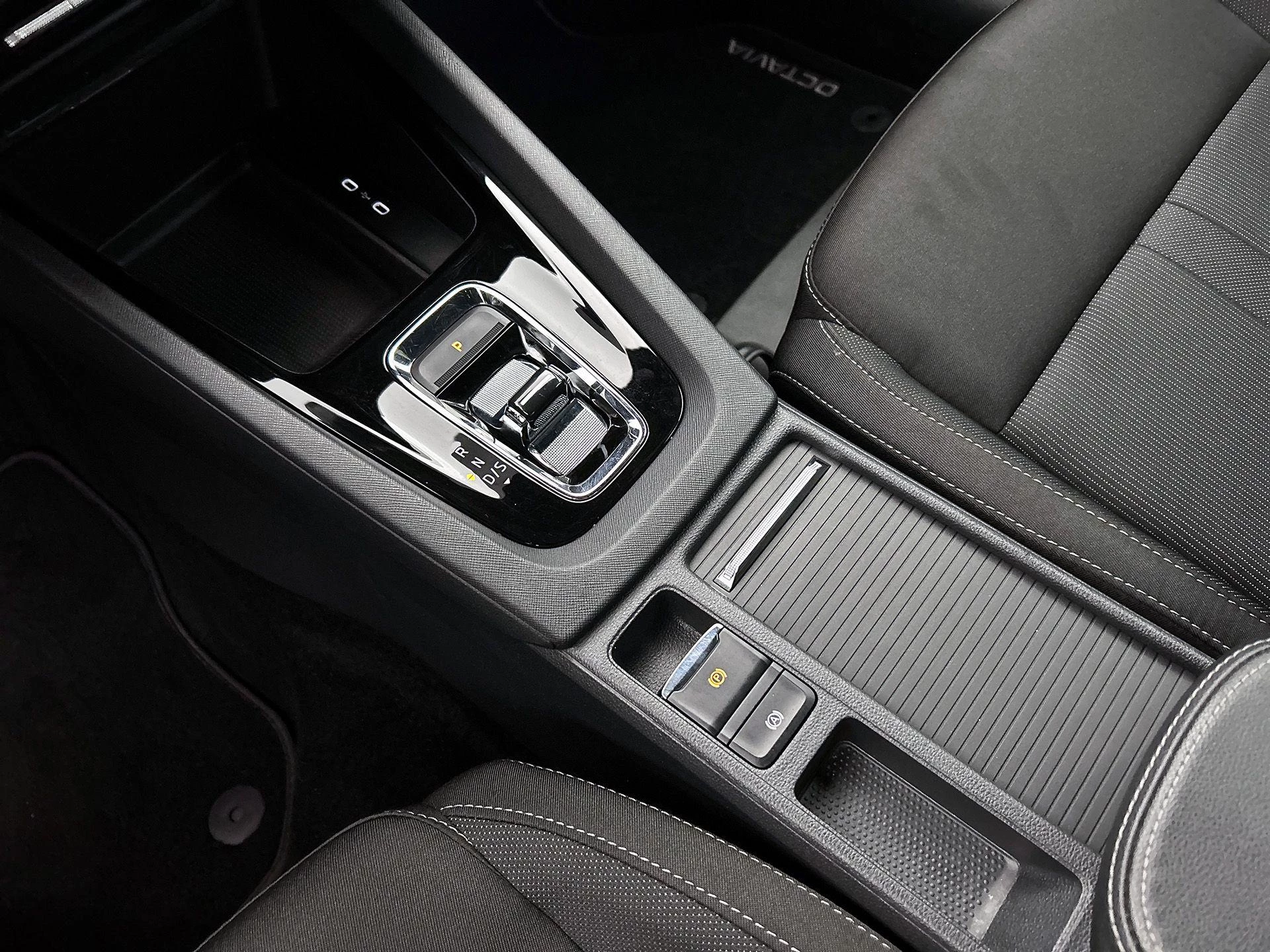 Škoda Octavia 1.0 e-TSI Sport Business