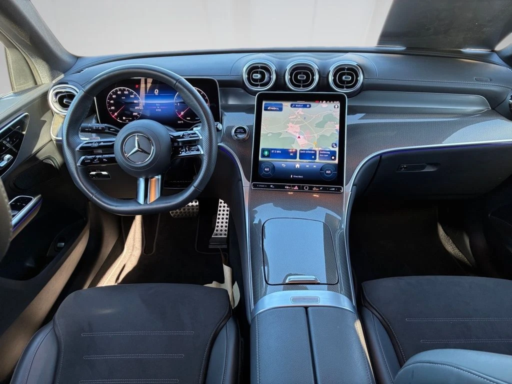 Mercedes-Benz-GLC 300 d-image-11
