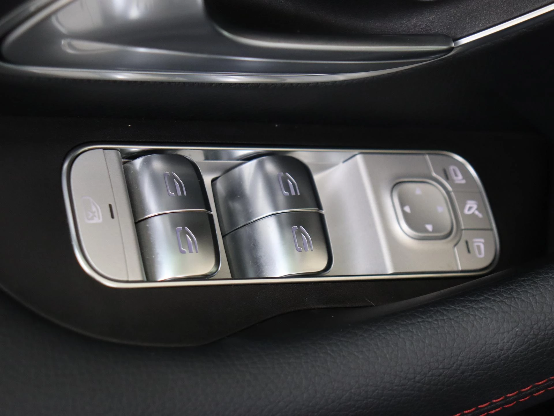 Mercedes-Benz-GLE-image-38