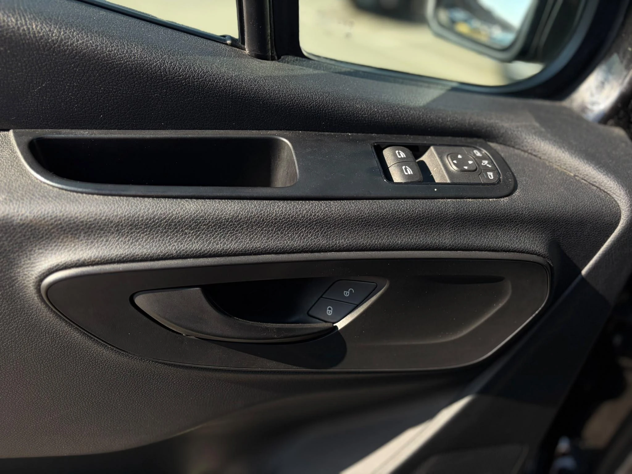 Mercedes-Benz-Sprinter-image-18