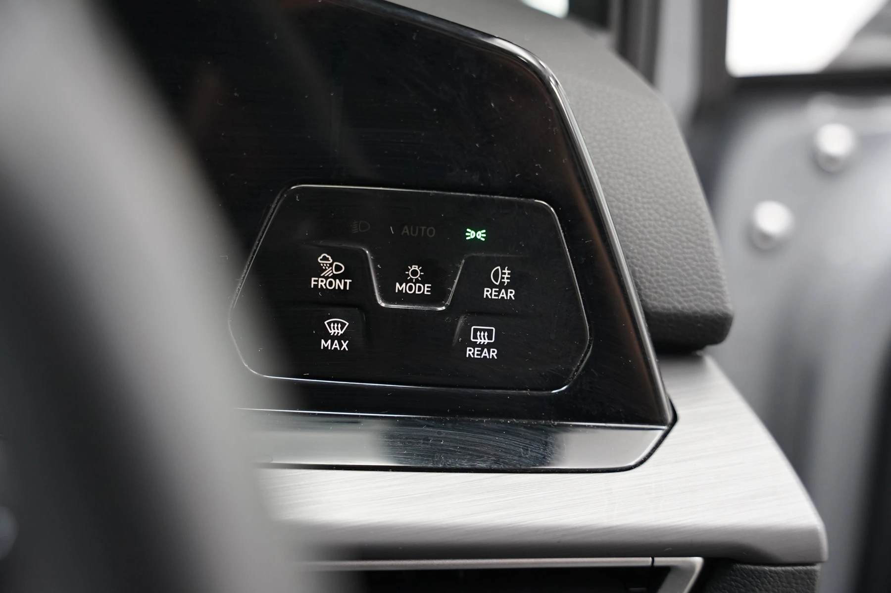 Volkswagen-Golf-image-22