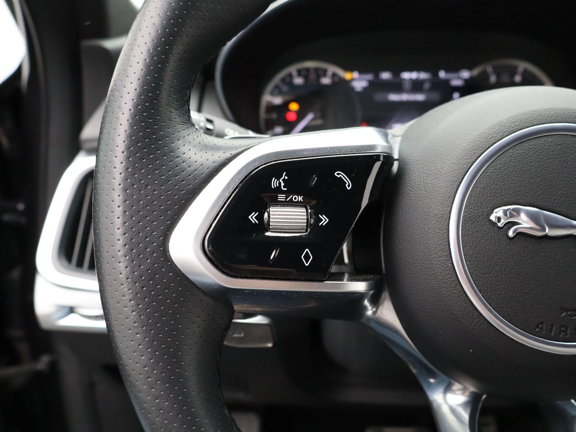 Jaguar-E-PACE-image-18